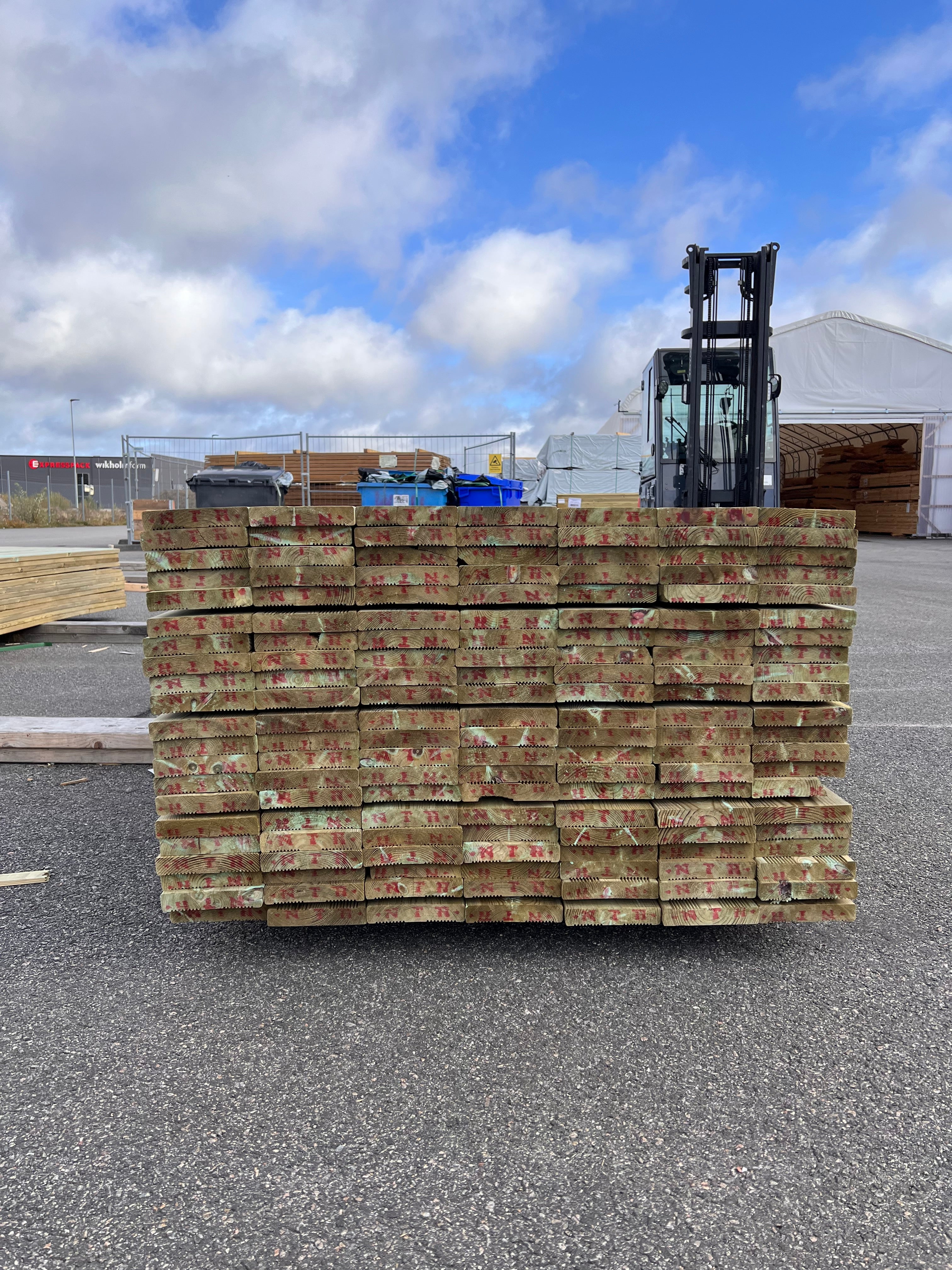 Tryckimpregnerad rillad Trall 27x145 – 147st (B-sortering)
