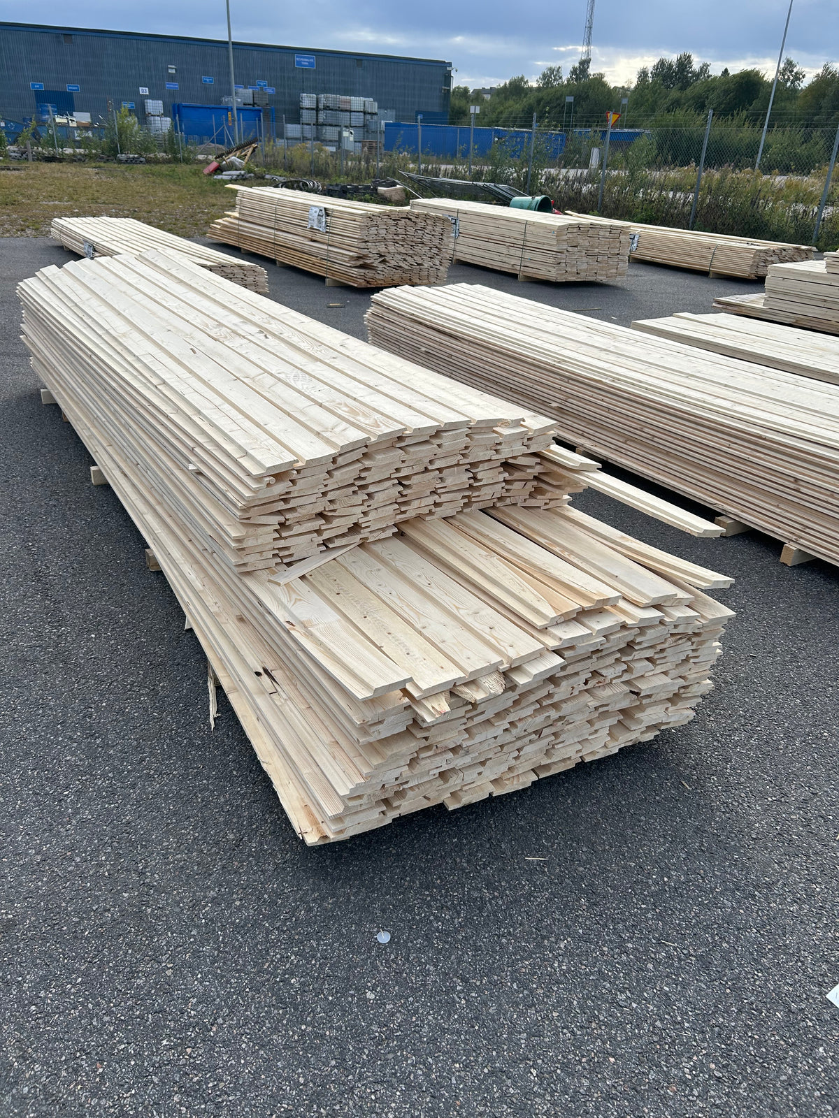 Paket Spårpanel 22x120 mm – 3,60–4,20 m (Andra sortering)