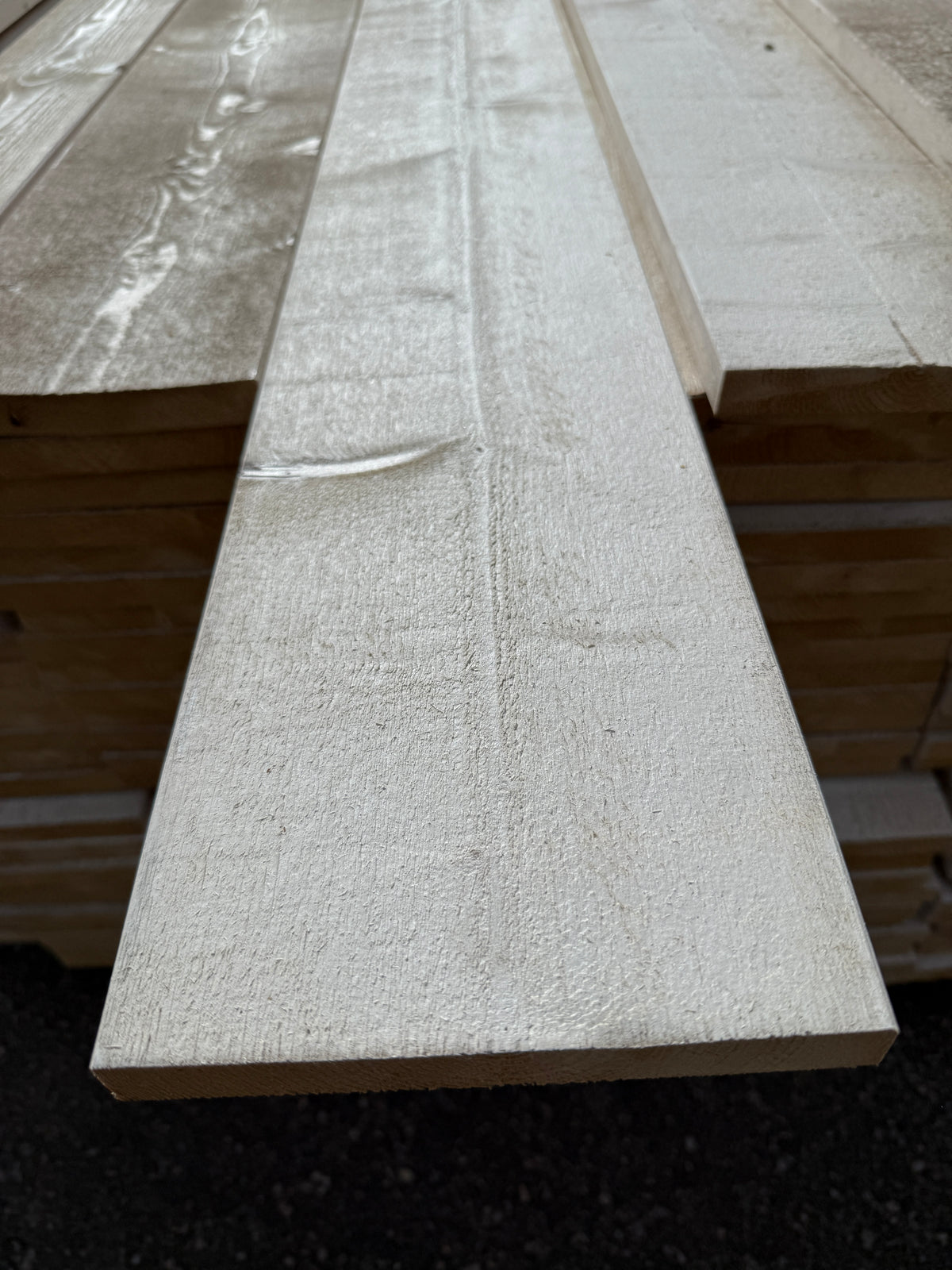 Paket Finsågade Brädor 22x170mm, 146st 5,40m Grundmålade