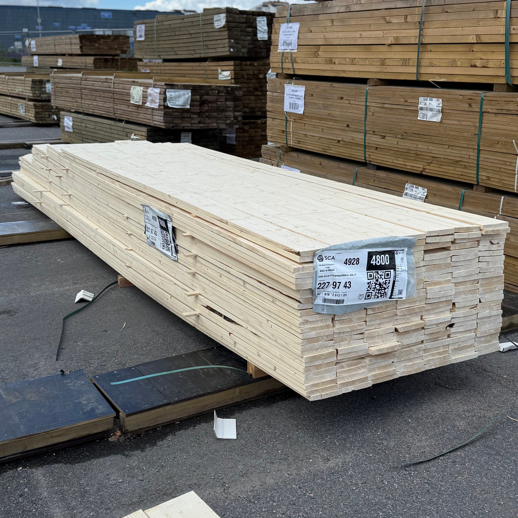 Paket Finsågade Brädor 22x145mm, 182st 3,60–5,40m (Andra sortering)