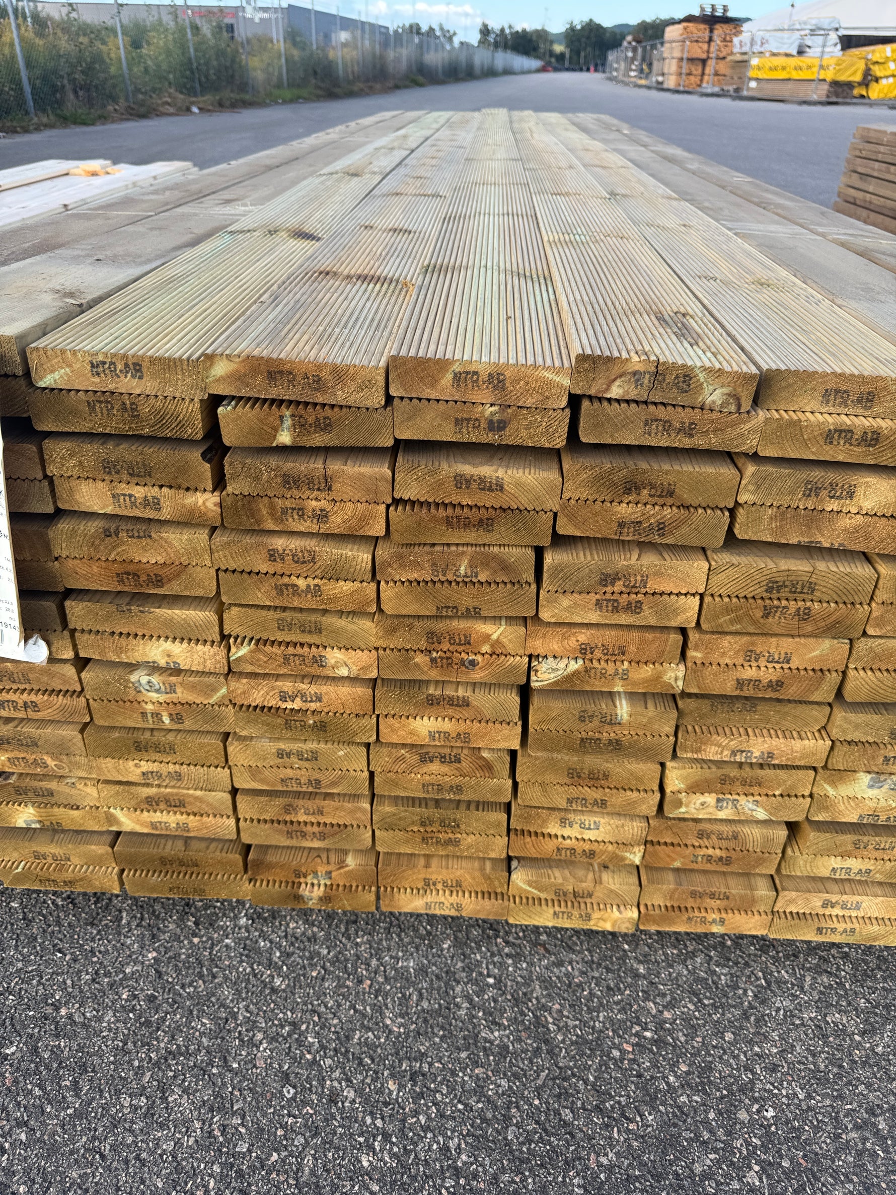 Paket Rillad Trall 28x120 – 144st – 4.20 m – NTR AB A-sortering