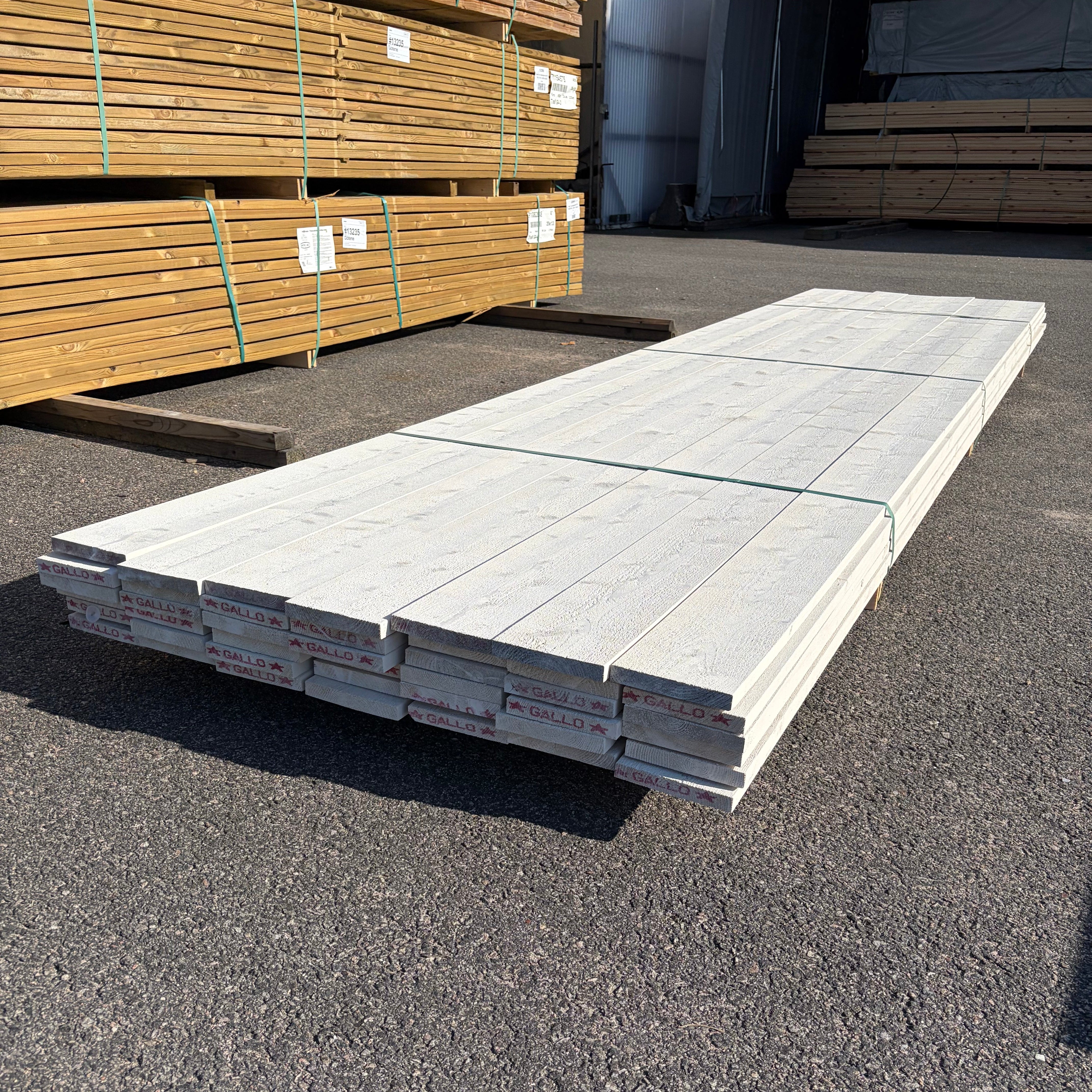 Paket Finsågad ytterpanel 22×145 mm 4,50 m – Vit Grundmålad, 42 st