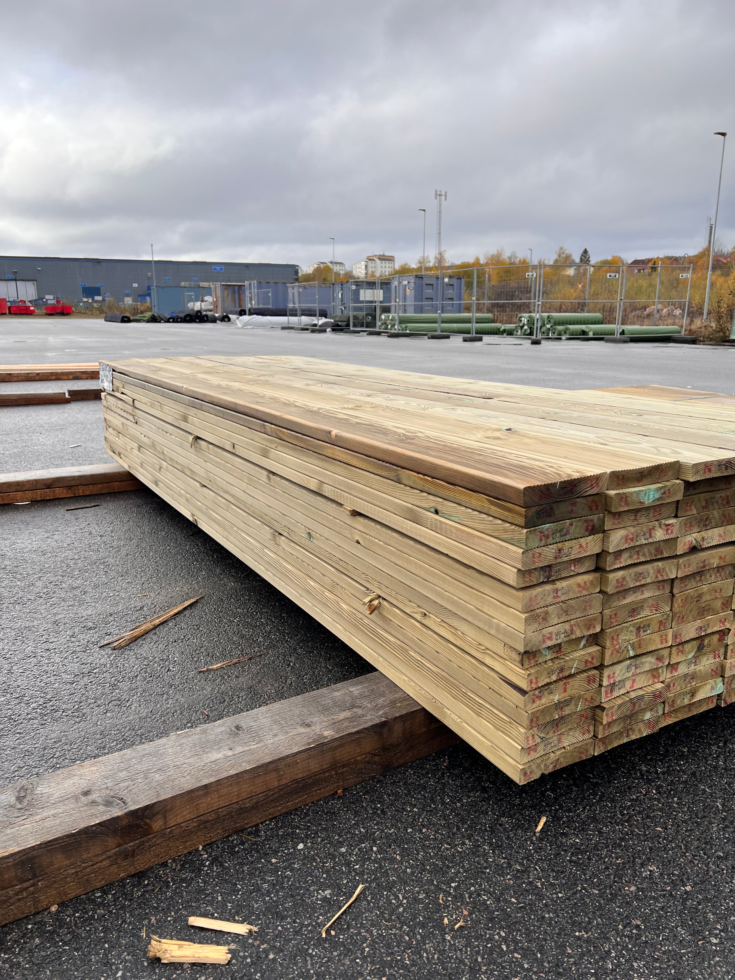 Paket Rillad Trall Tryckimpregnerad 28x145mm – 105 st (3,0 m, Furu, B-sortering)