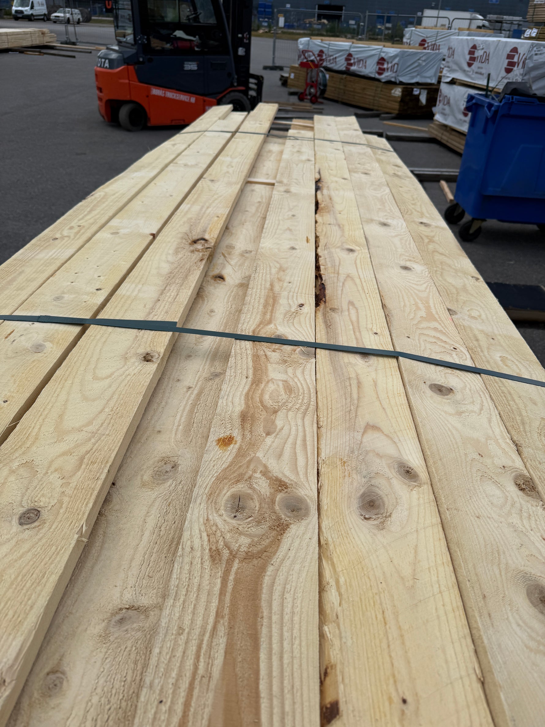 Paket Råsågade Brädor 22×125 mm – 326 st (3,30-3,90m)