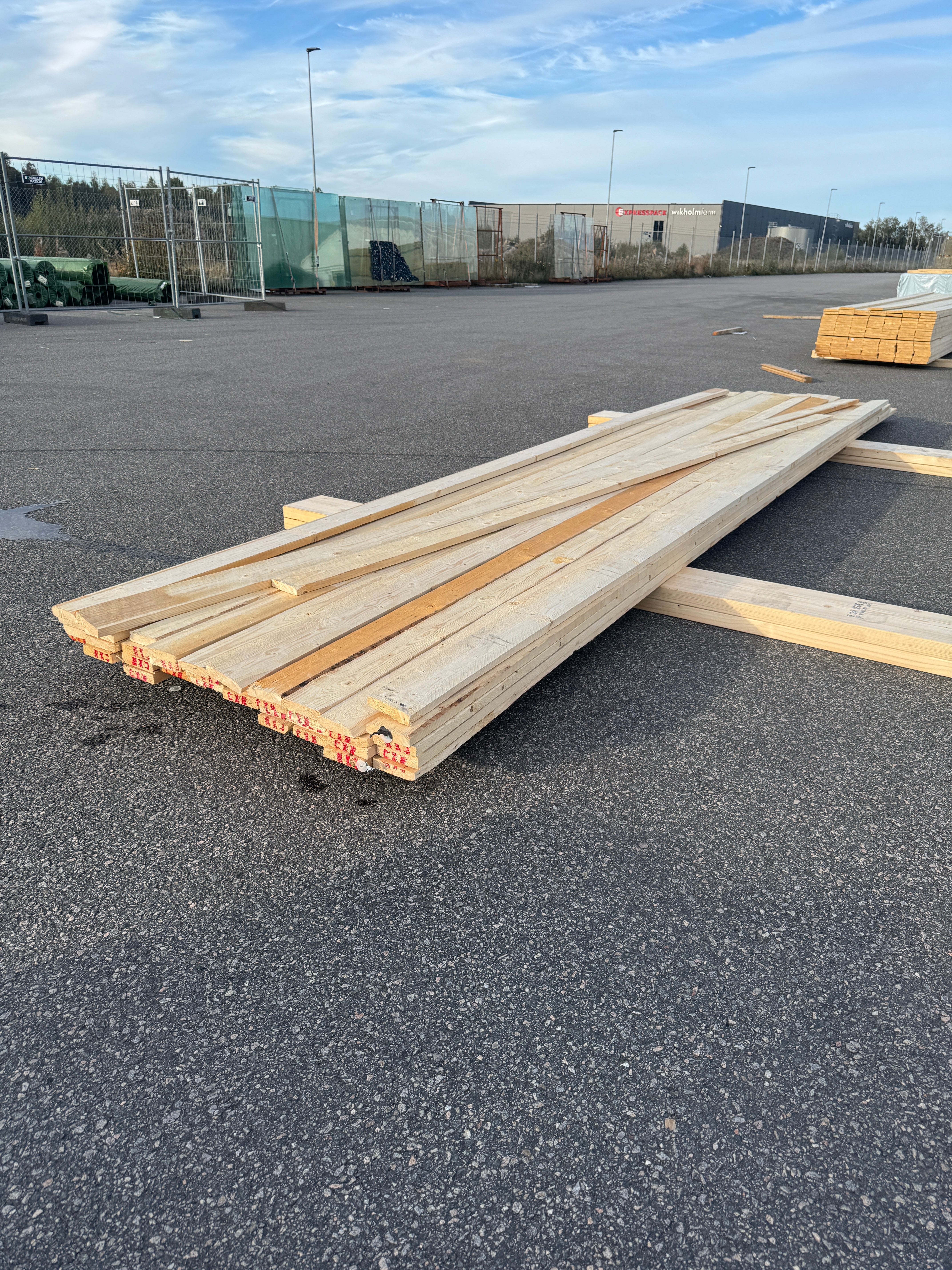 Paket Brädor 22x100mm Råsågad – 41 st (4,0–5,4 m, gran, obehandlad)