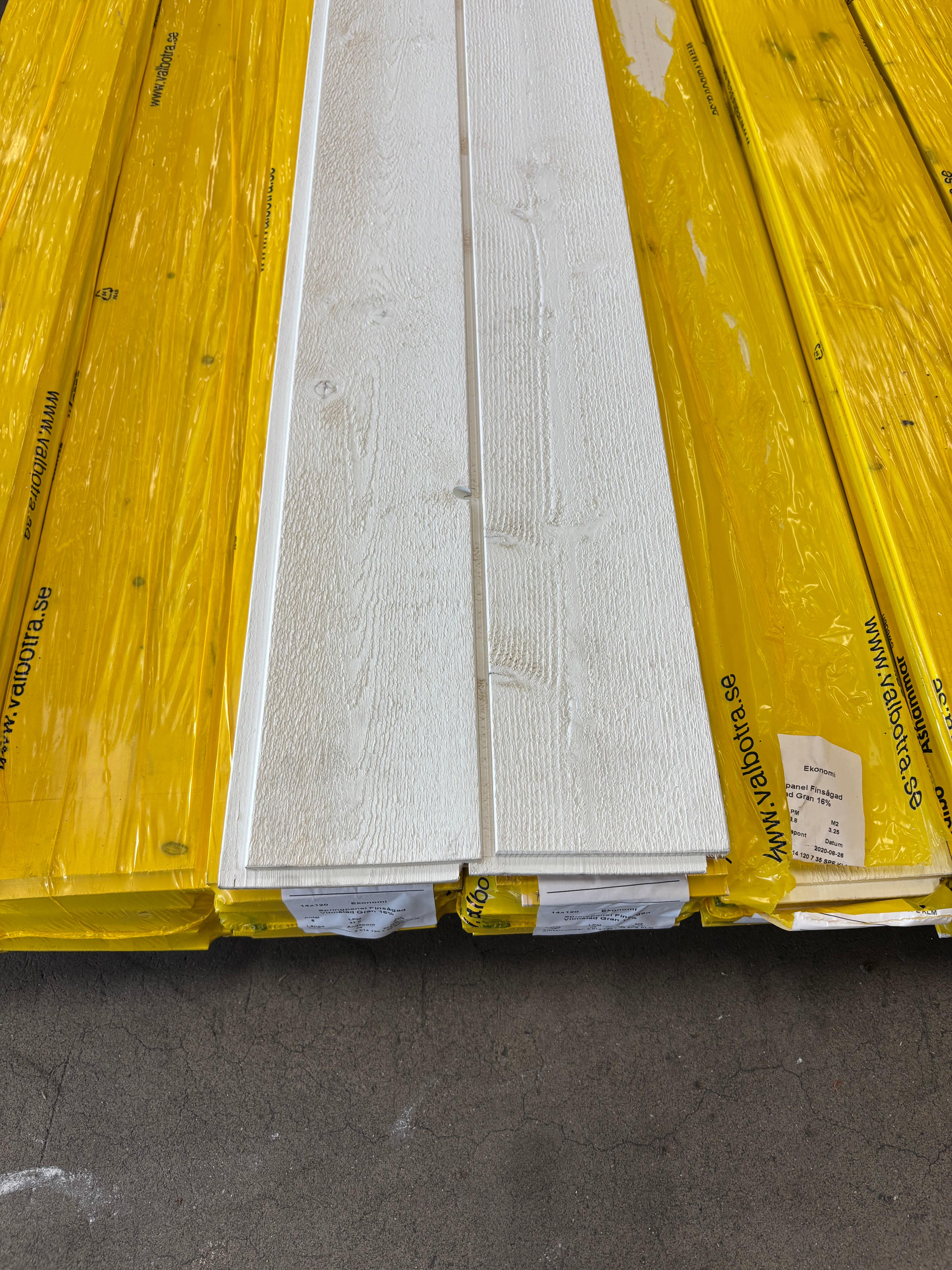 Paket Springpanel Finsågad Vitmålad 12x120mm 40st 4.80m