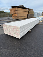 Finsågade Brädor 22x145mm 4,50m – Grundmålade (Säljs per styck)