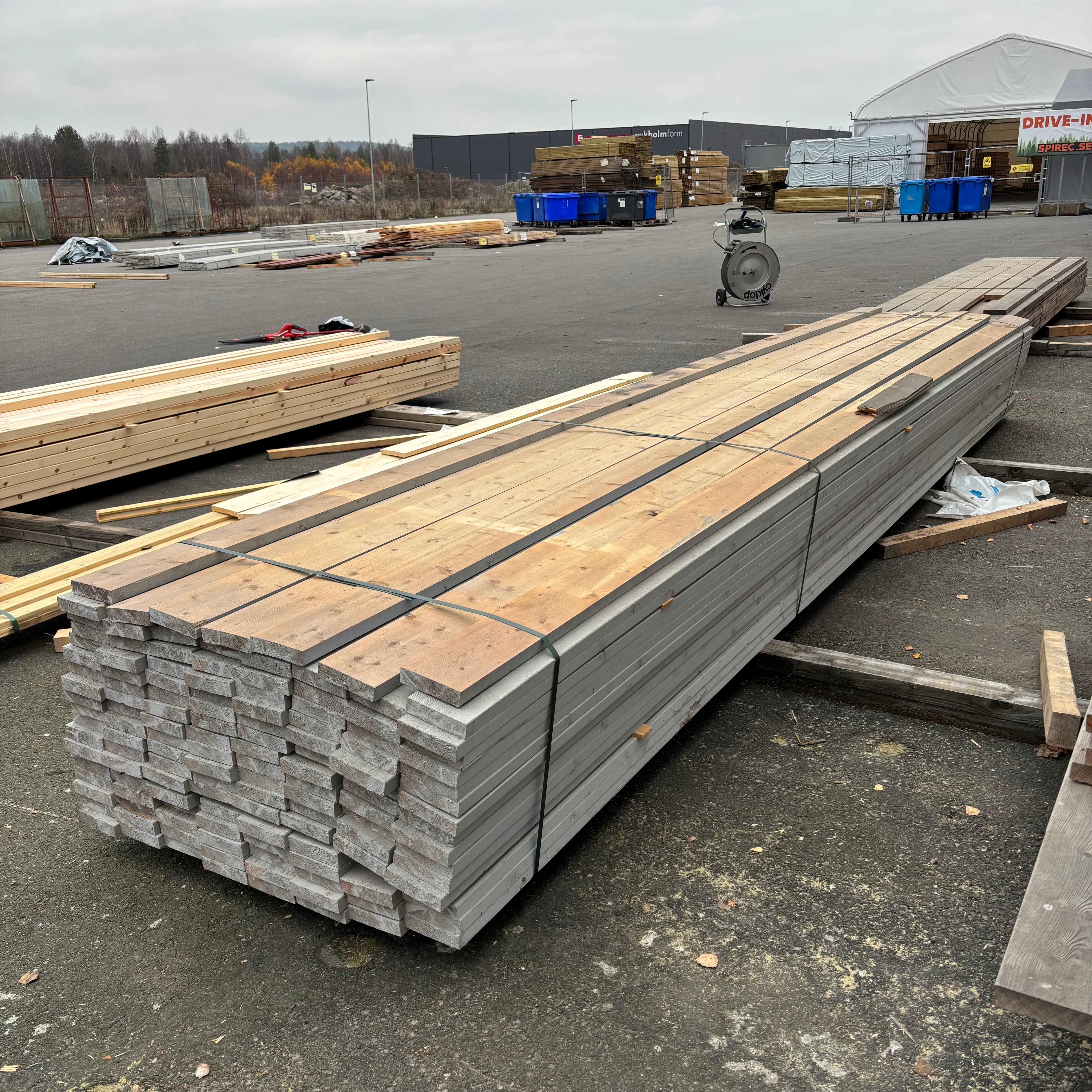 Paket Ytterpanel Finsågad 28x120mm – 136 st (5,40 m, Grå NCS S3000-N)