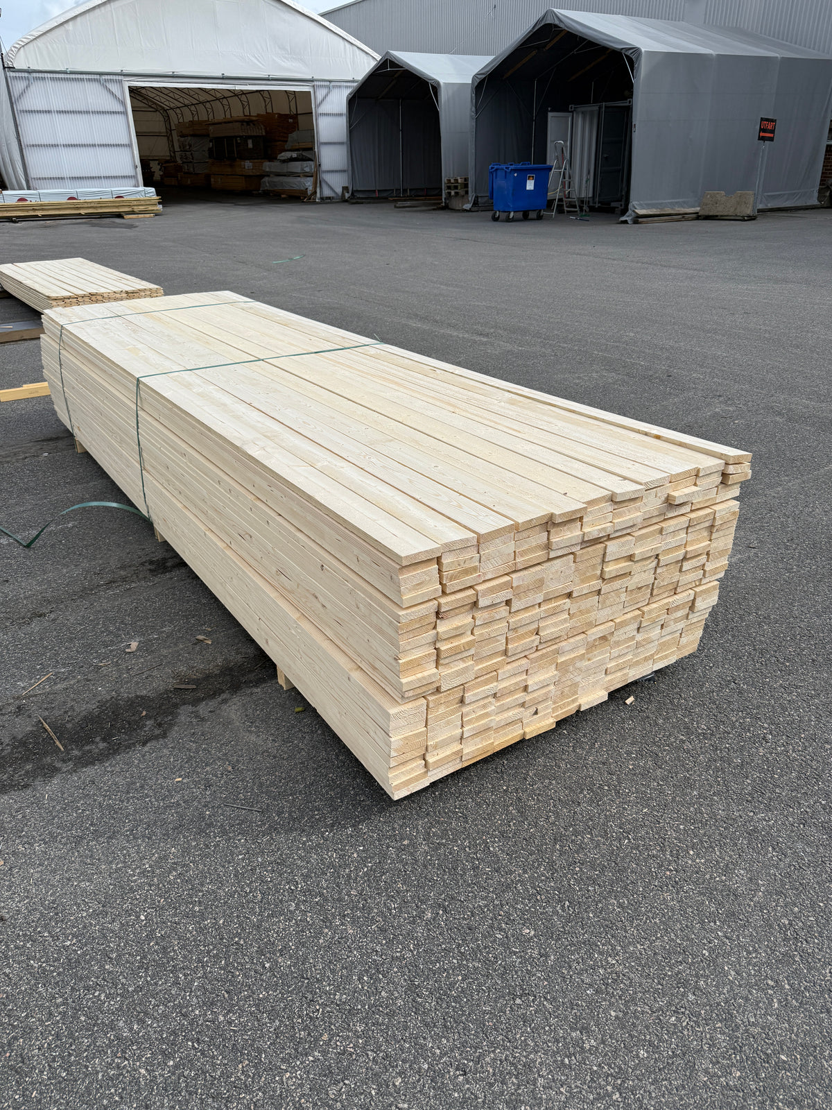 Paket Finsågade Brädor 22x95 mm – 3,60m 275st (Obehandlade)