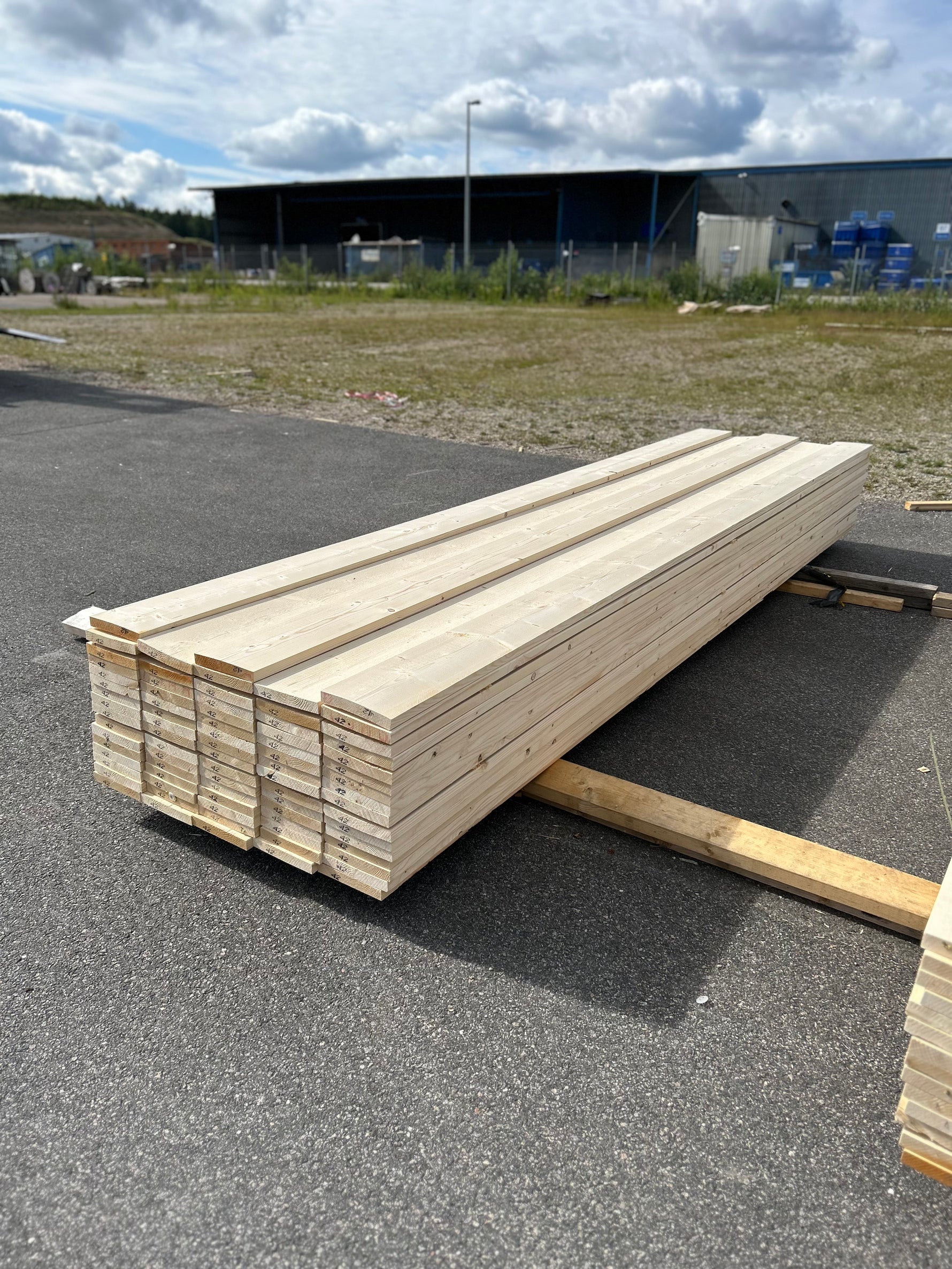 Paket finsågade Brädor 28x195mm 78st 4.20m Obehandlade