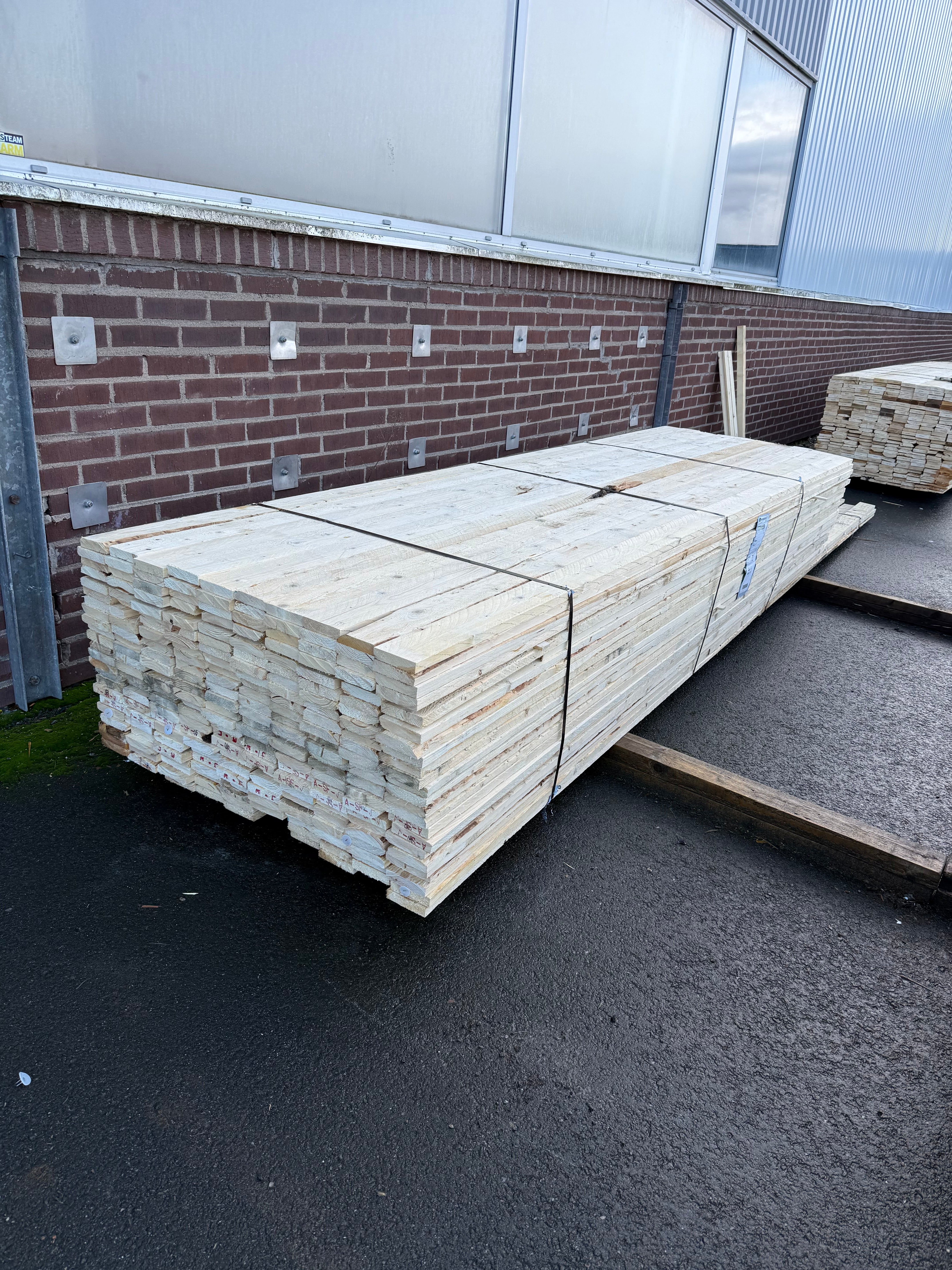Paket Brädor 22x100mm Råsågade – 240 st (3,6–5,4 m, gran, obehandlad)