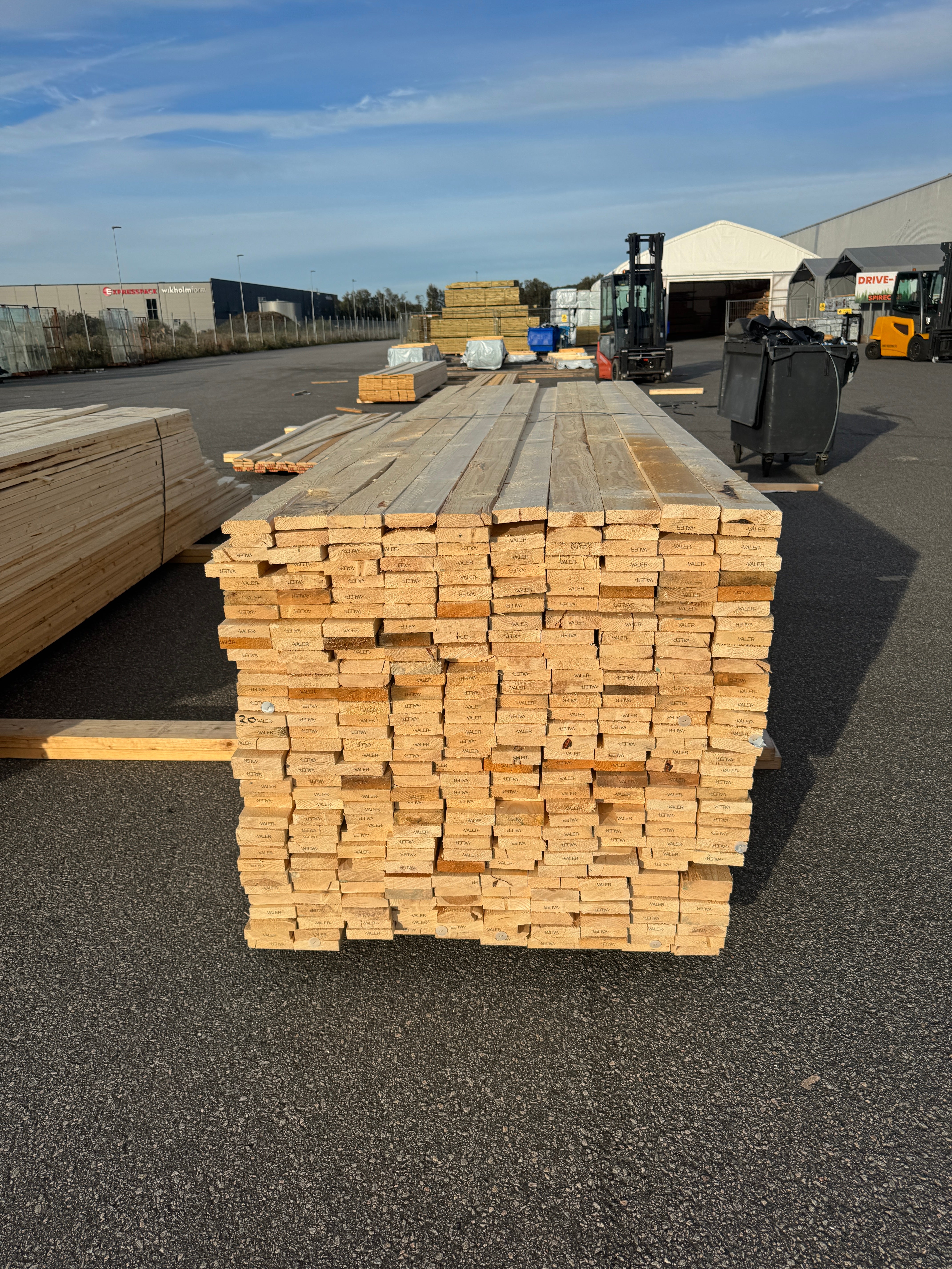 Paket Brädor 22x100mm Råsågad – 323 st (3,6–5,4 m, gran, obehandlad)