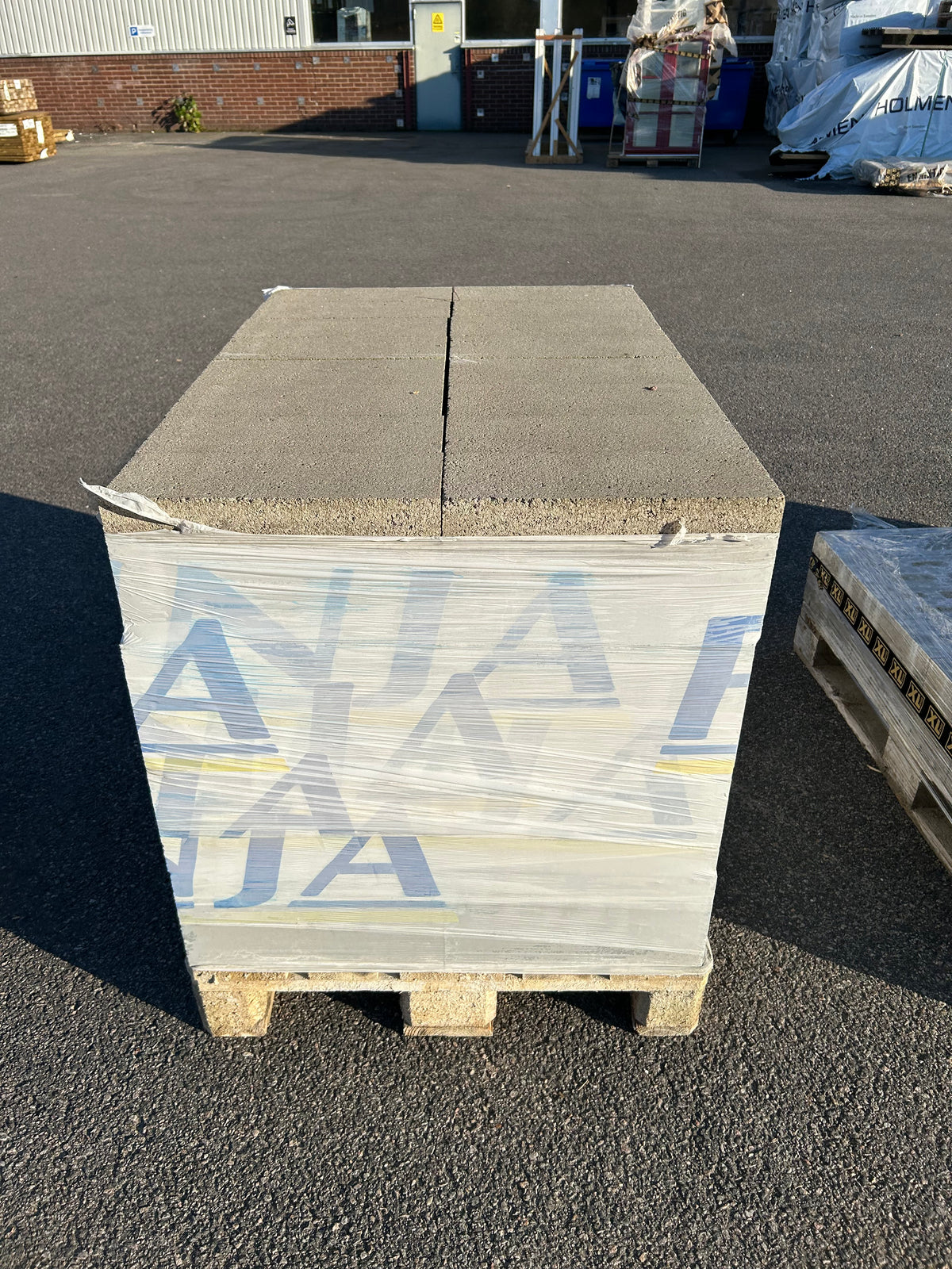 Pall Finja Betong Hålsten 15H 150×190×390 mm – 64 st