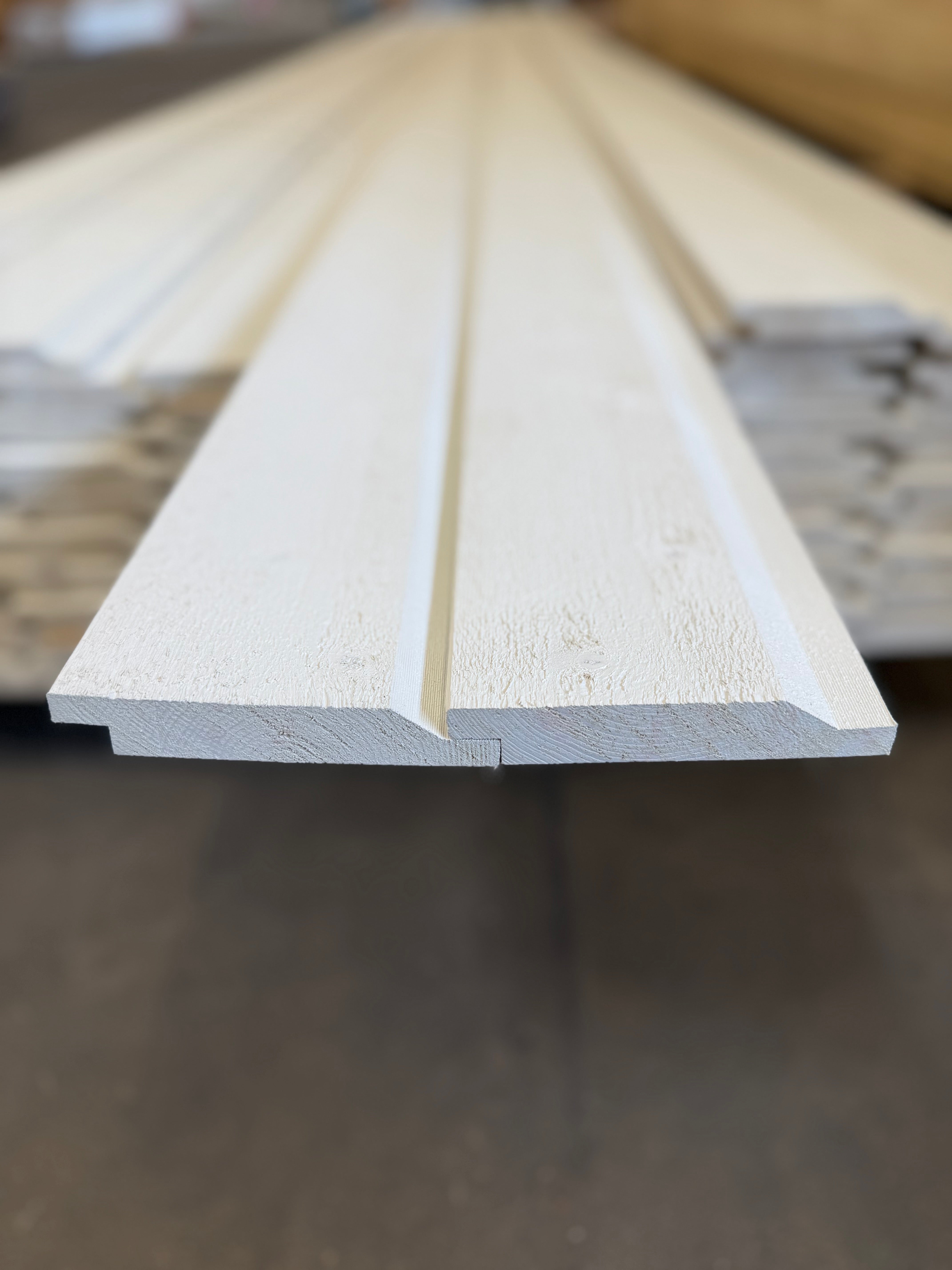 Paket Falsad Enkelfasspont 22x120 mm – 5,40 m – 86 st – Grund + Mellanstruken Vit