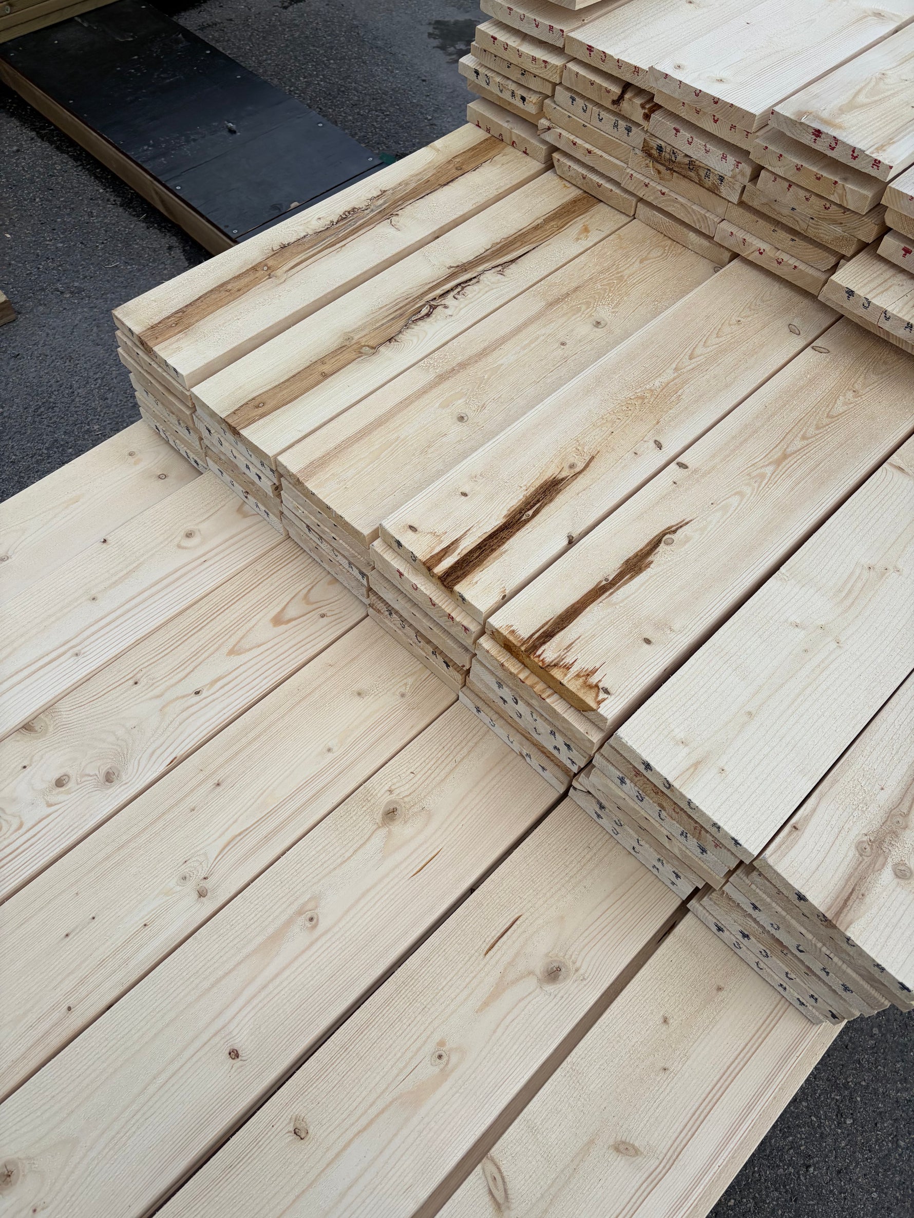 Paket Finsågade Brädor 22x145mm, 181st 3,60–5,40m (Andra sortering)