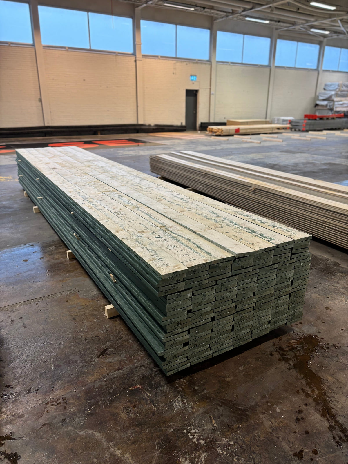 Paket Finsågade Brädor 22×145 mm Mellanstrukna 5,40 m – 175 st