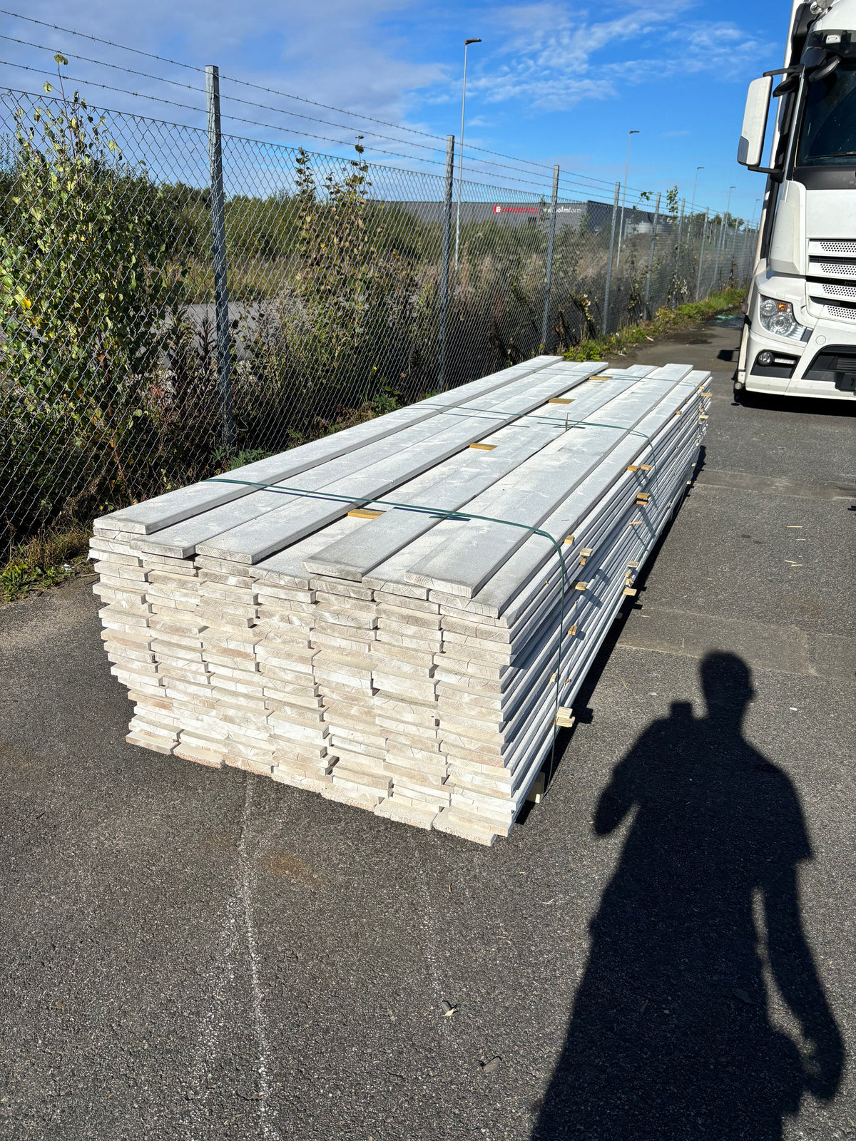 Paket Finsågade Brädor 22x145mm 3,90m 148st Grundmålade