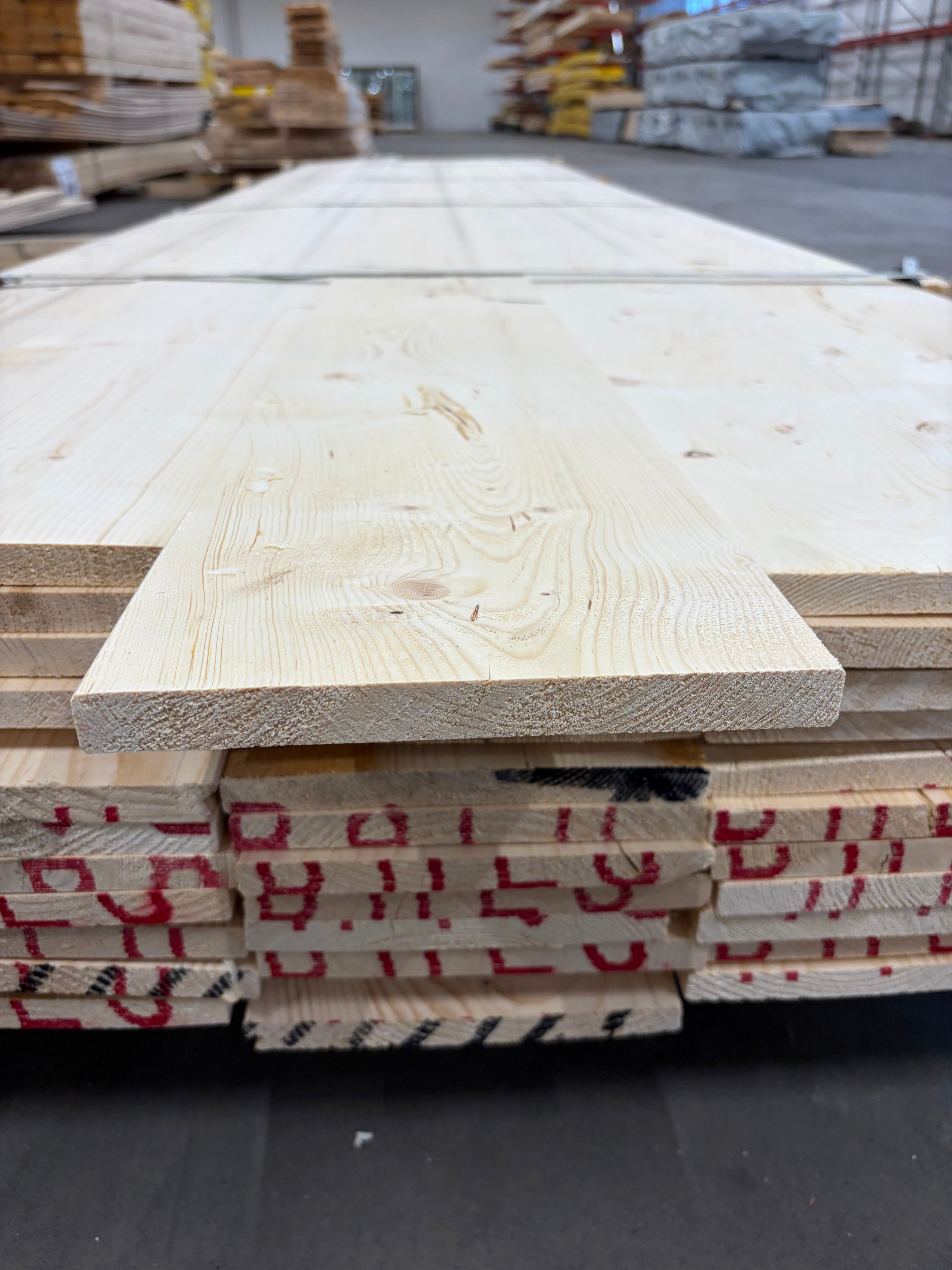 Paket Brädor Runtomhyvlat 4-fas – 55 st (4,2–5,1 m, Gran, Utskott)