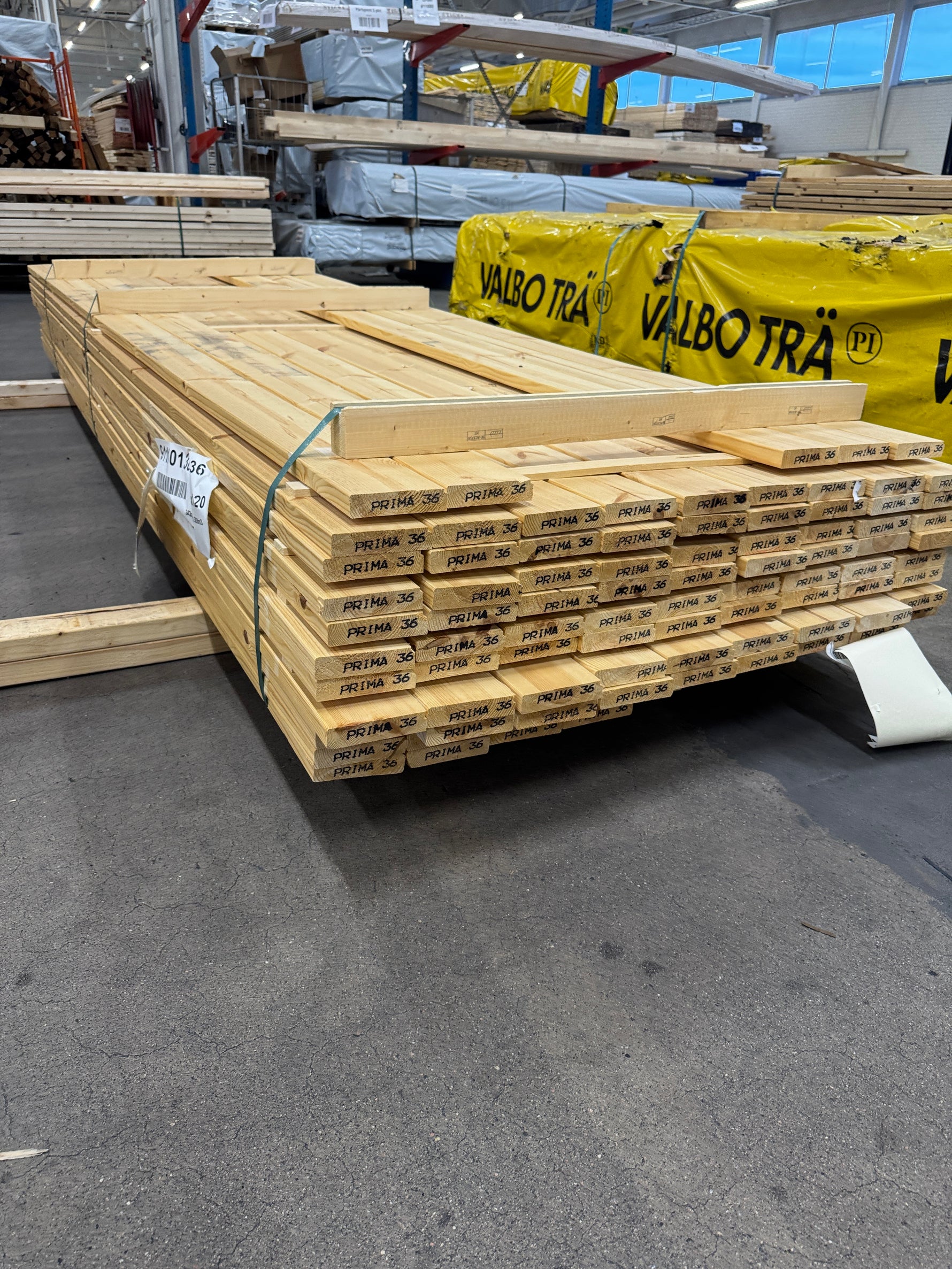 Paket Hyvlade Brädor 28x120mm 3,60m – 95 st Felhyvlade