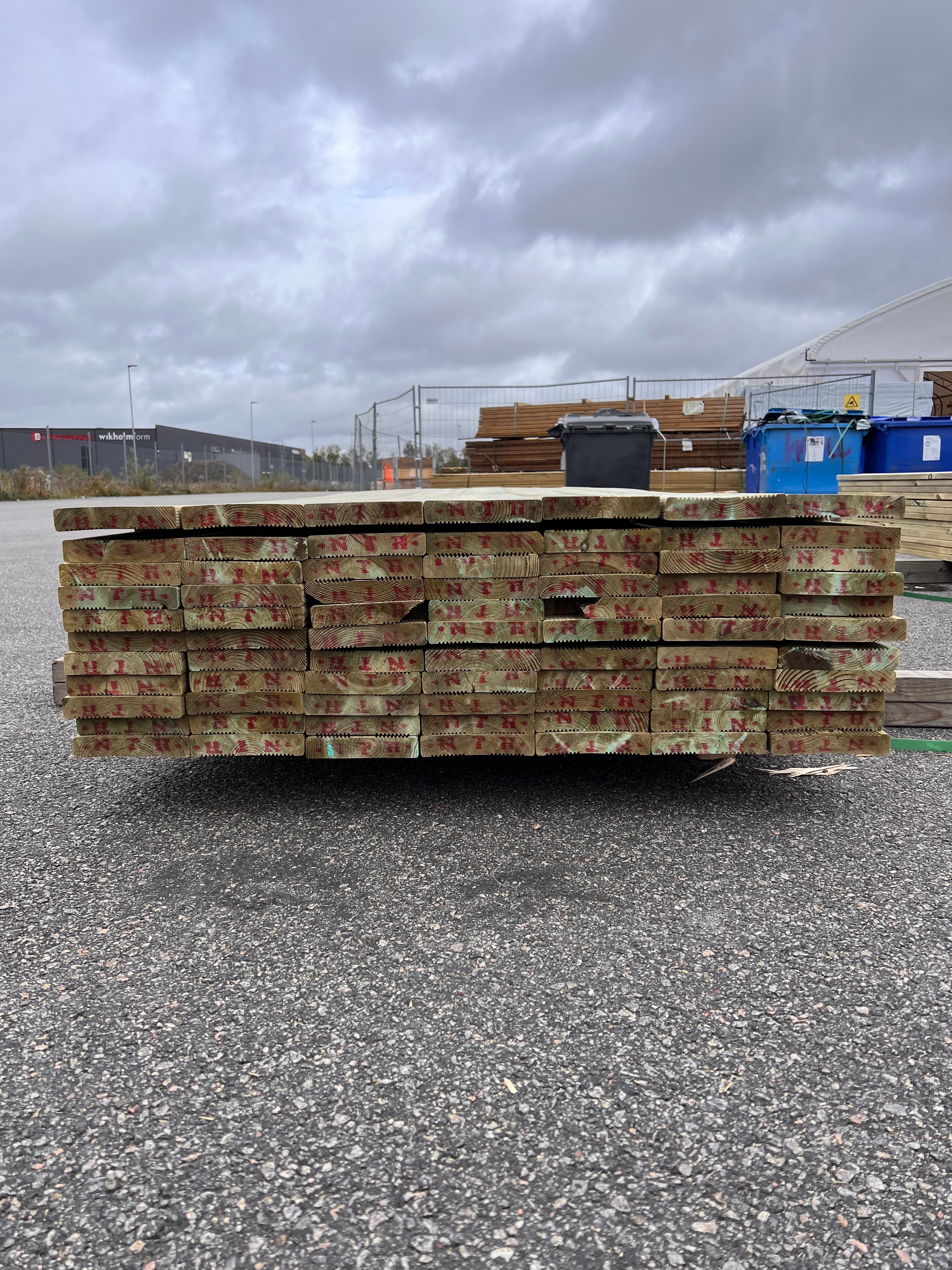 Tryckimpregnerad Rillad Trall 27x145 3,60 m – 77 st (B-sortering)