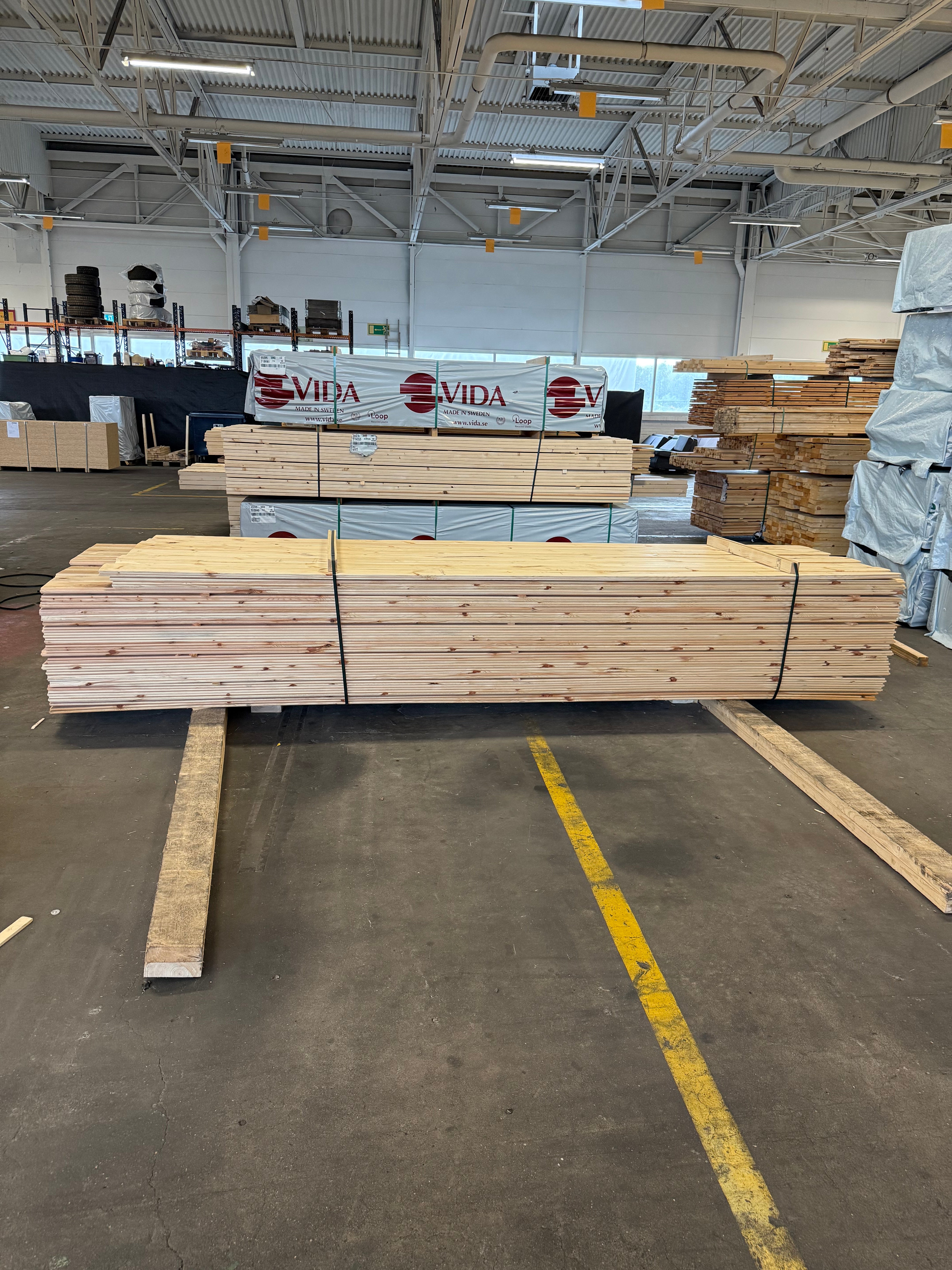 Paket Hyvlad Panel 27x145 – 190 st (4.20 m & 3.9 m) – Obehandlad Furu (Andrasortering)