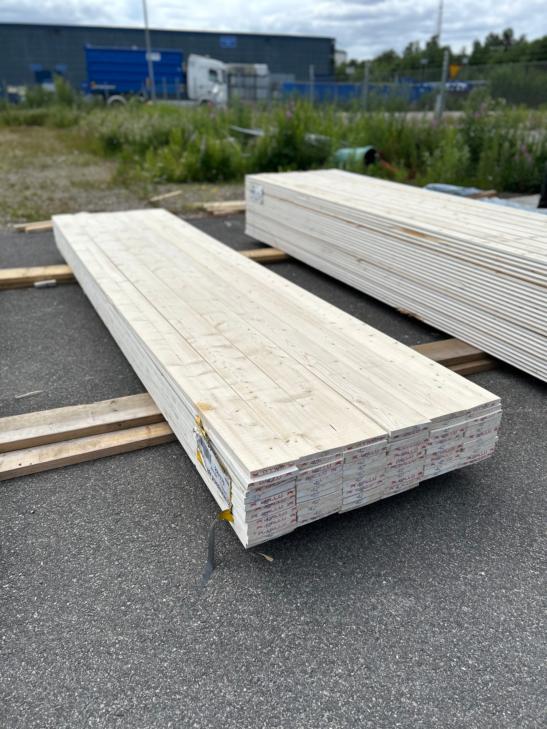 Paket Finsågade Brädor 22x170mm 4.20m 72st Grundmålad