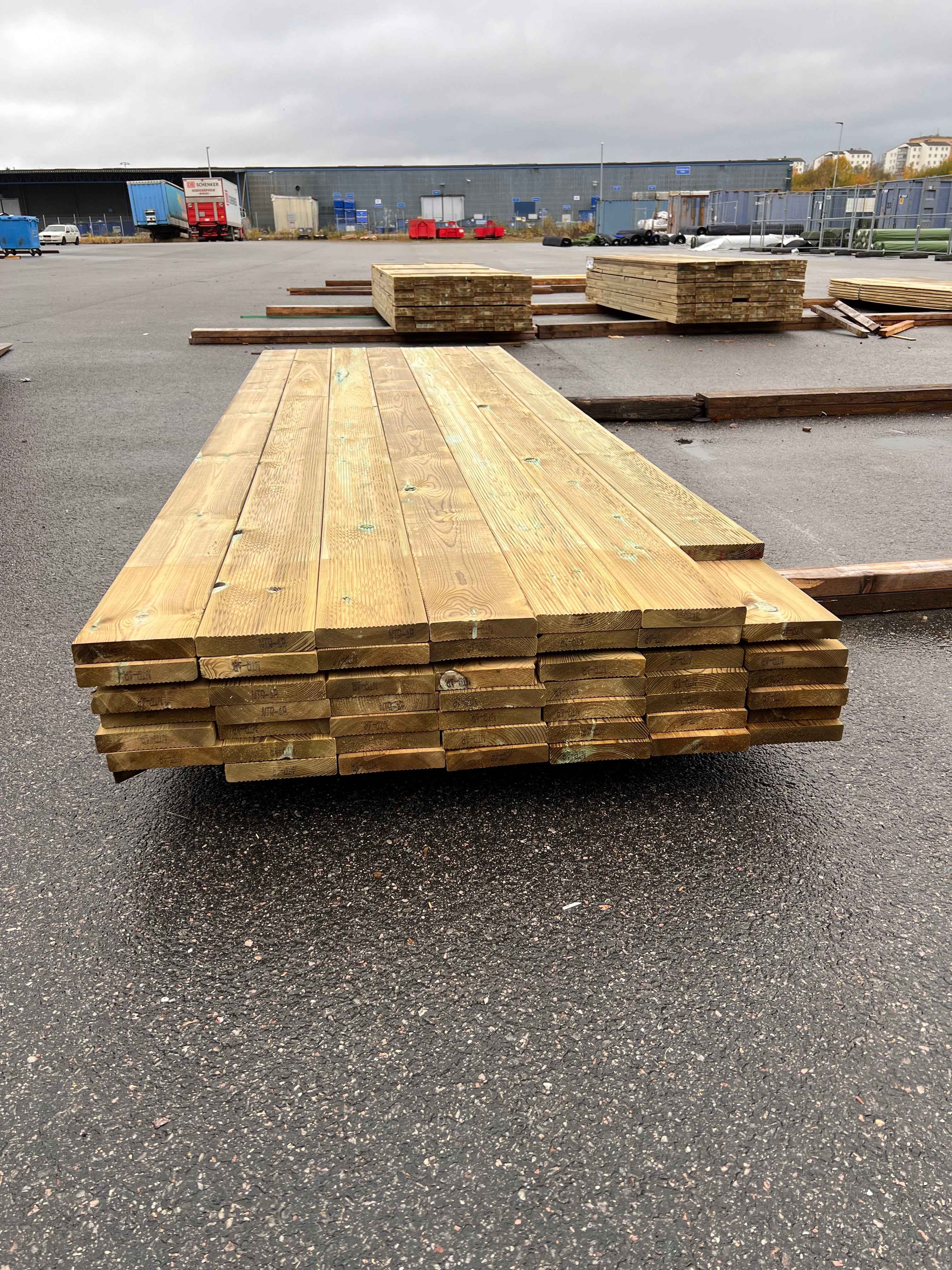 Paket Rillad Trall Tryckimpregnerad 28x145mm – 49 st (3,3 m, Furu, B-sortering)