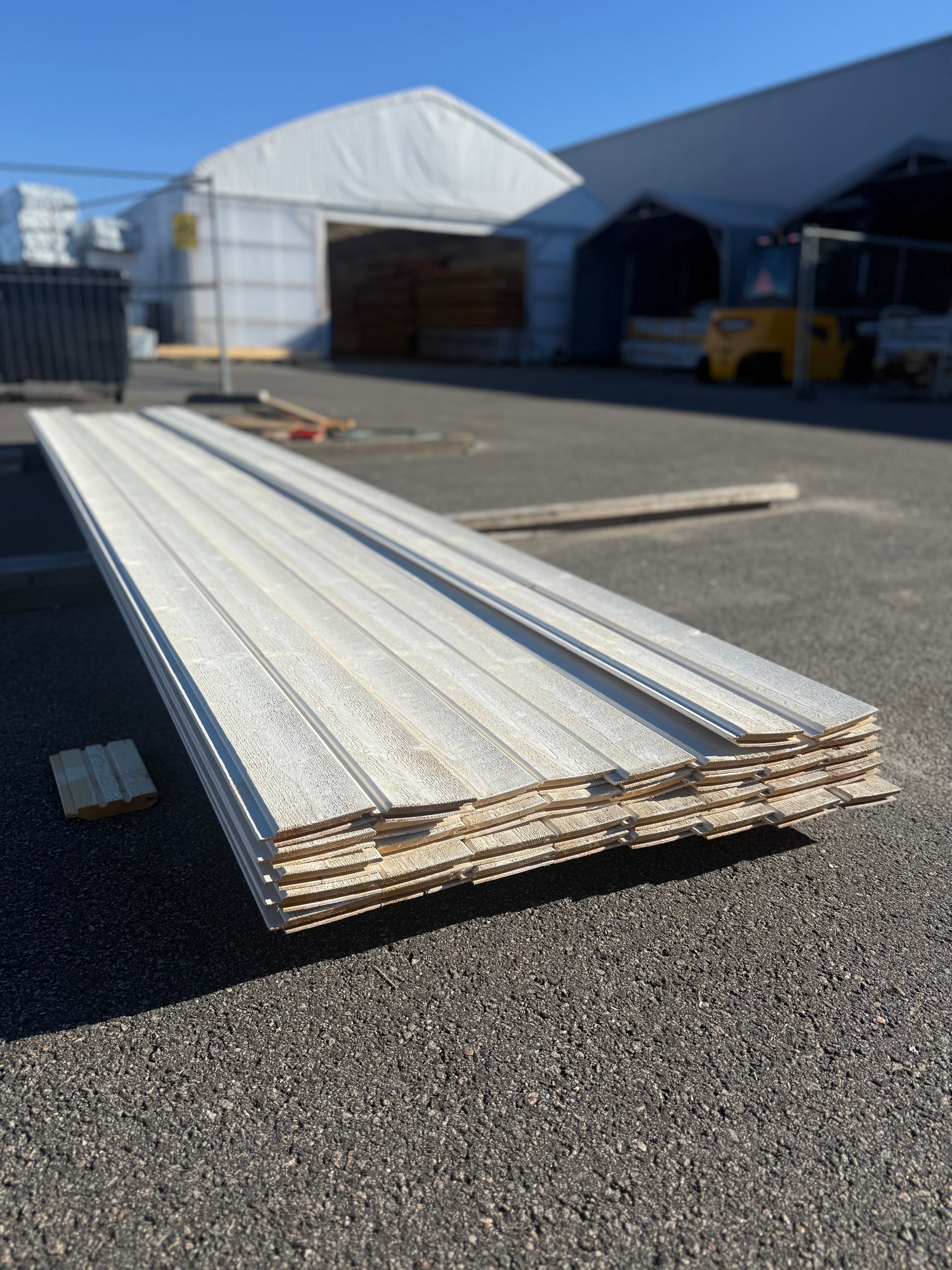 Paket Ytterpanel 22x120mm – 36 st (5,40 m, gran, grundmålad, ändspont)