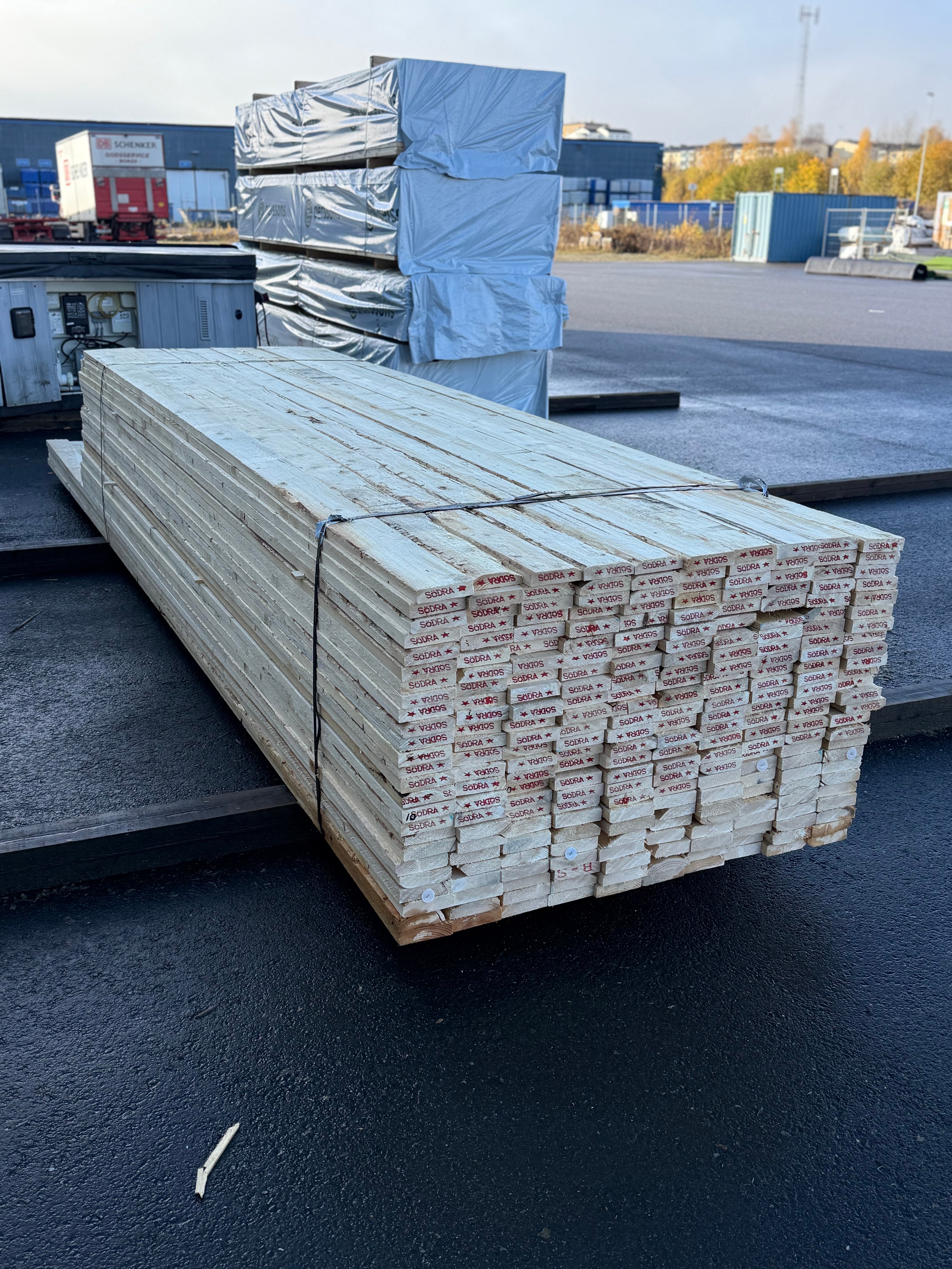 Paket Brädor 25x100mm Råsågade – 249 st (3,6–4,8 m, gran, obehandlad)