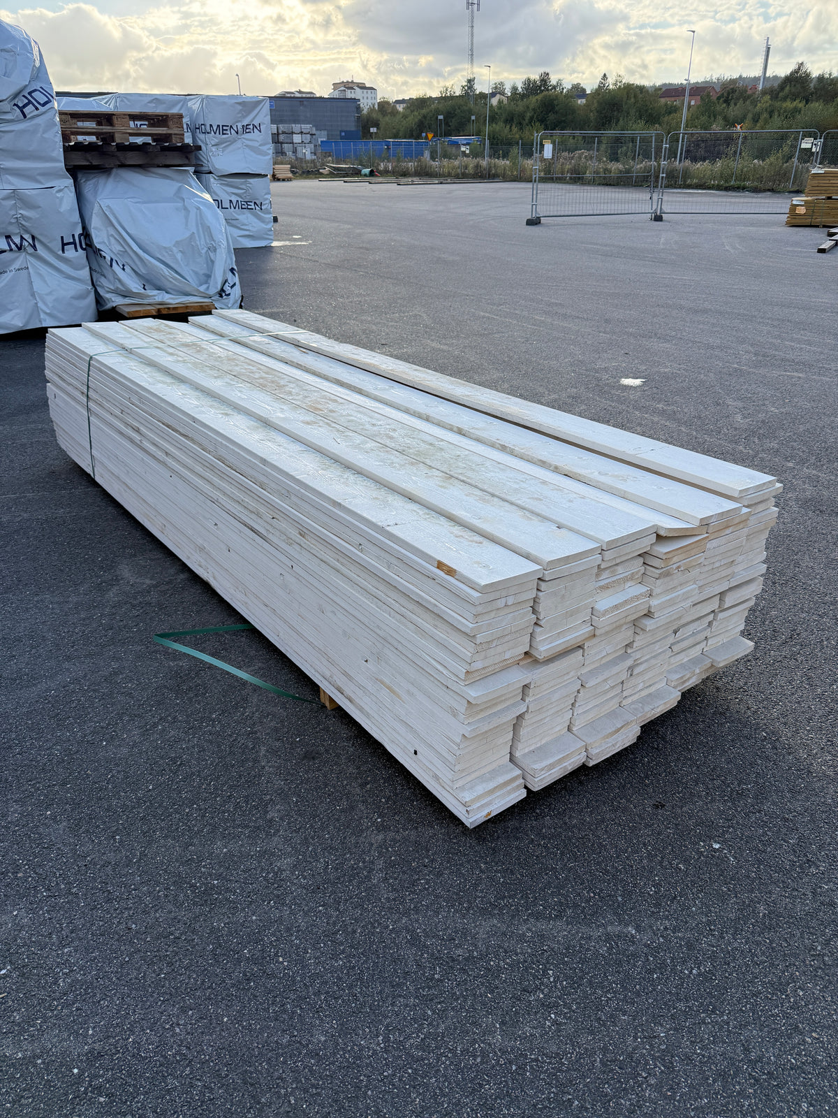 Paket Grundmålade Brädor 22x170mm 3,30m 153st (Fuktskadad)