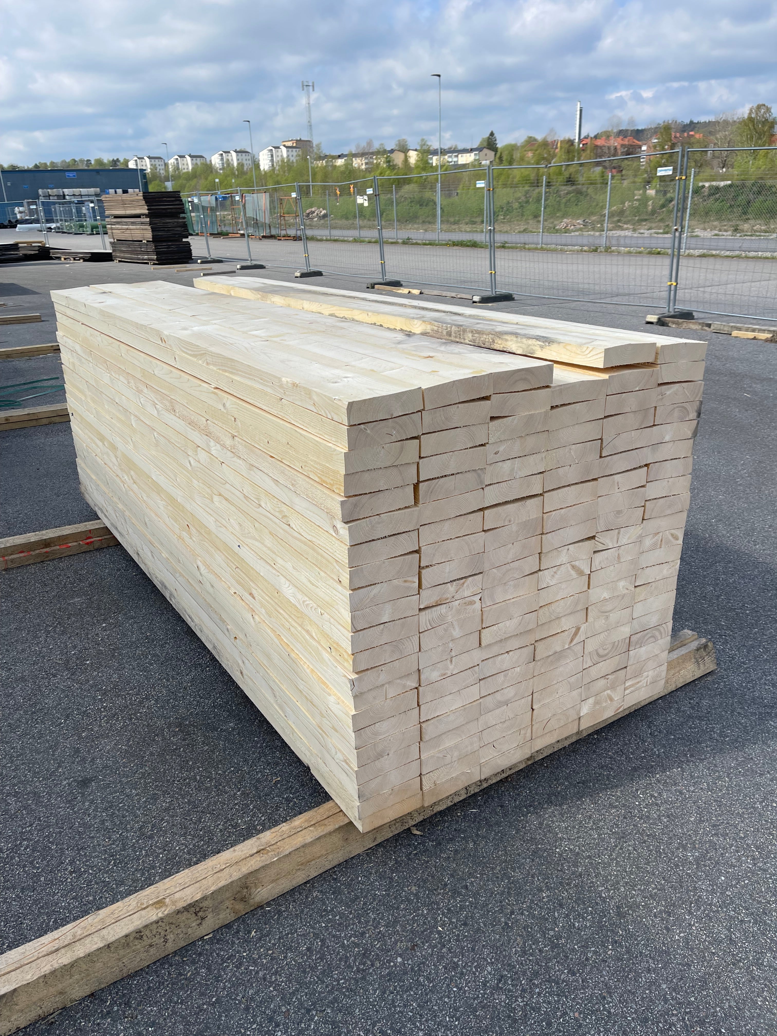 Paket Reglar Ohyvlade 47x175 mm – 3,00 m – 125 st – Obehandlad Mögel