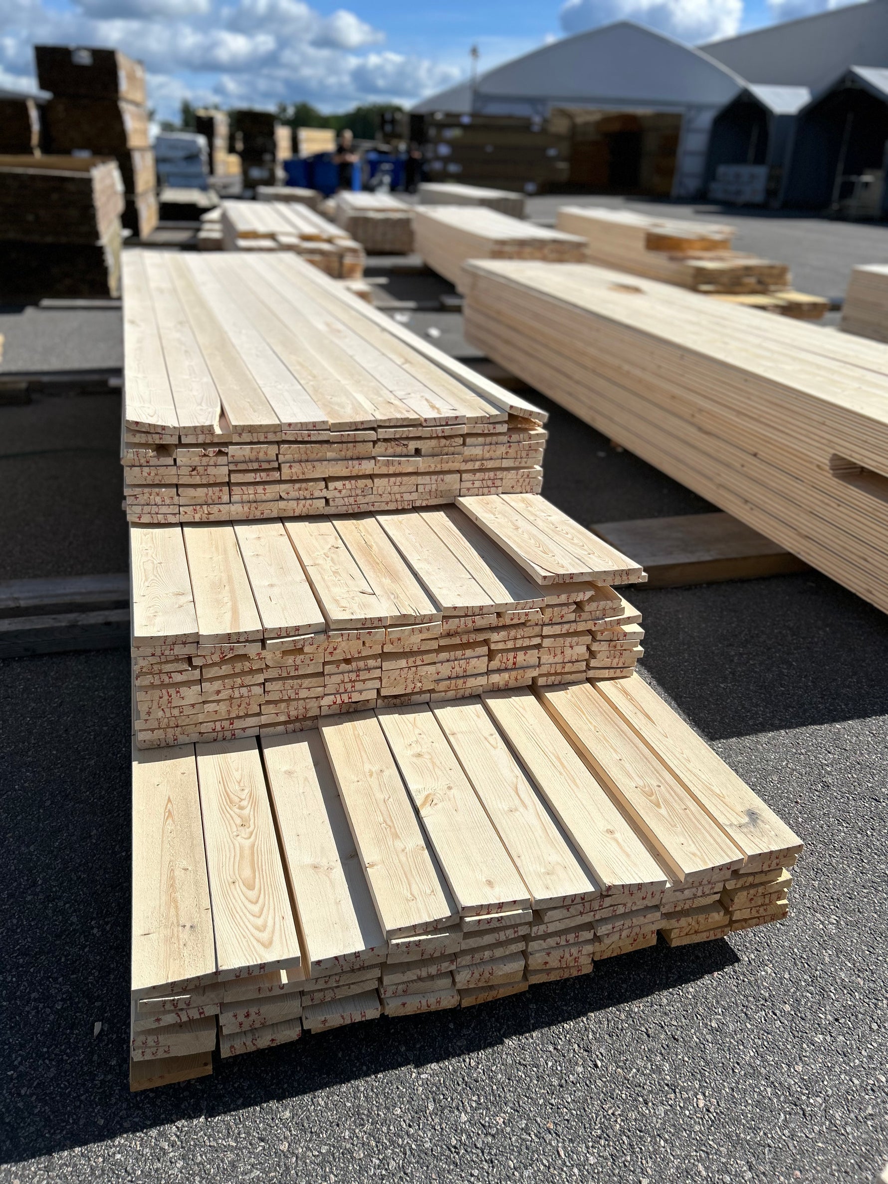 Paket Finsågade Brädor 22x120mm, 235st 4,20–5,40m (Andra sortering)