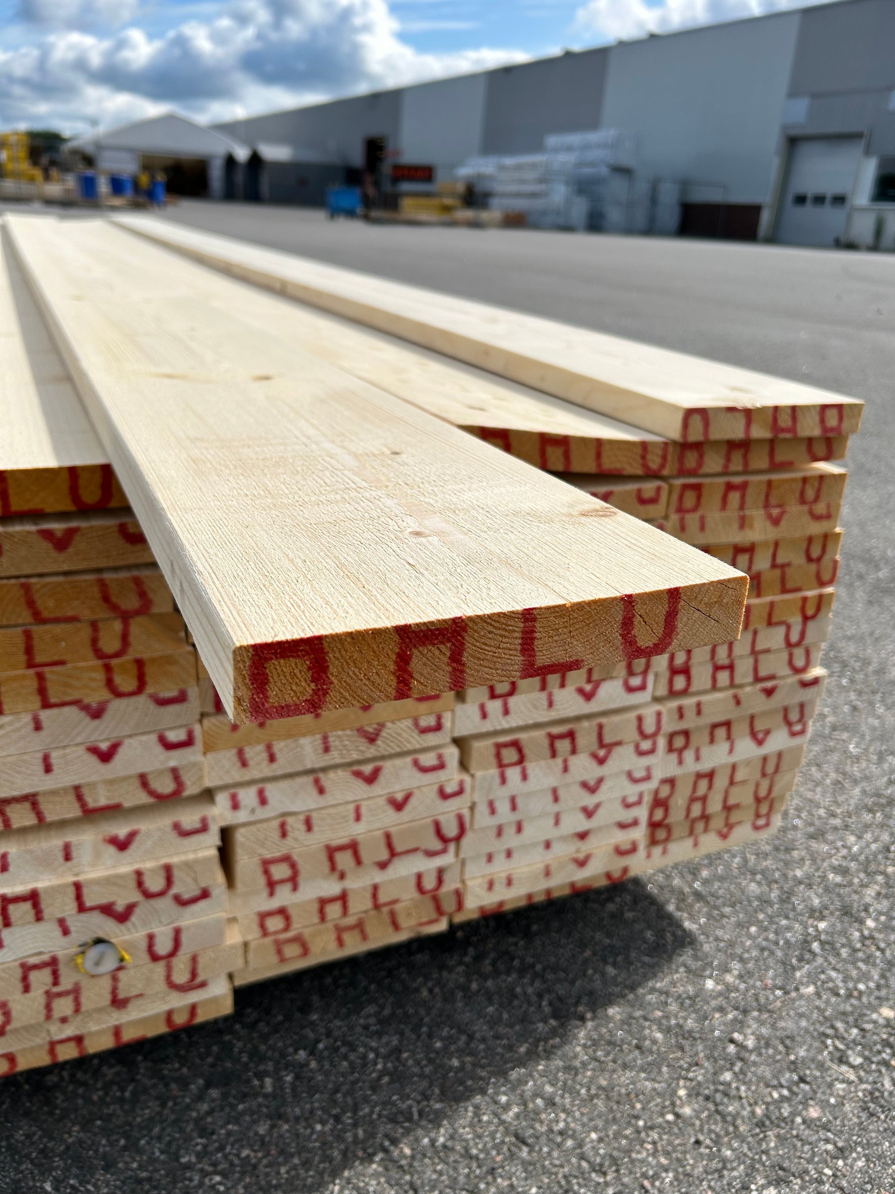 Paket finsågade Brädor 28x195mm 78st 4.20m Obehandlade