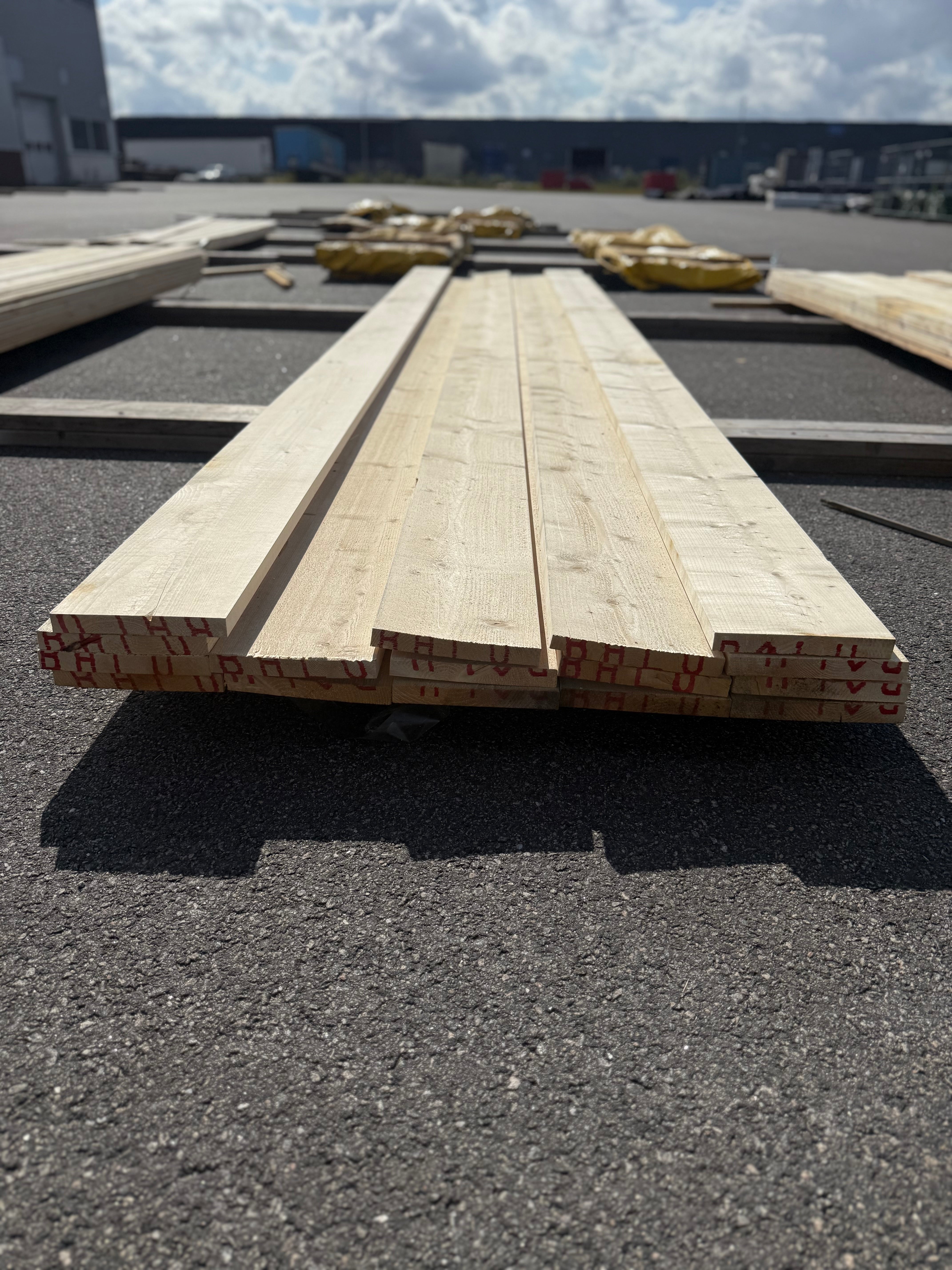 Paket Ytterpanel 28x220 – Gran (16 st, 5,1 m)