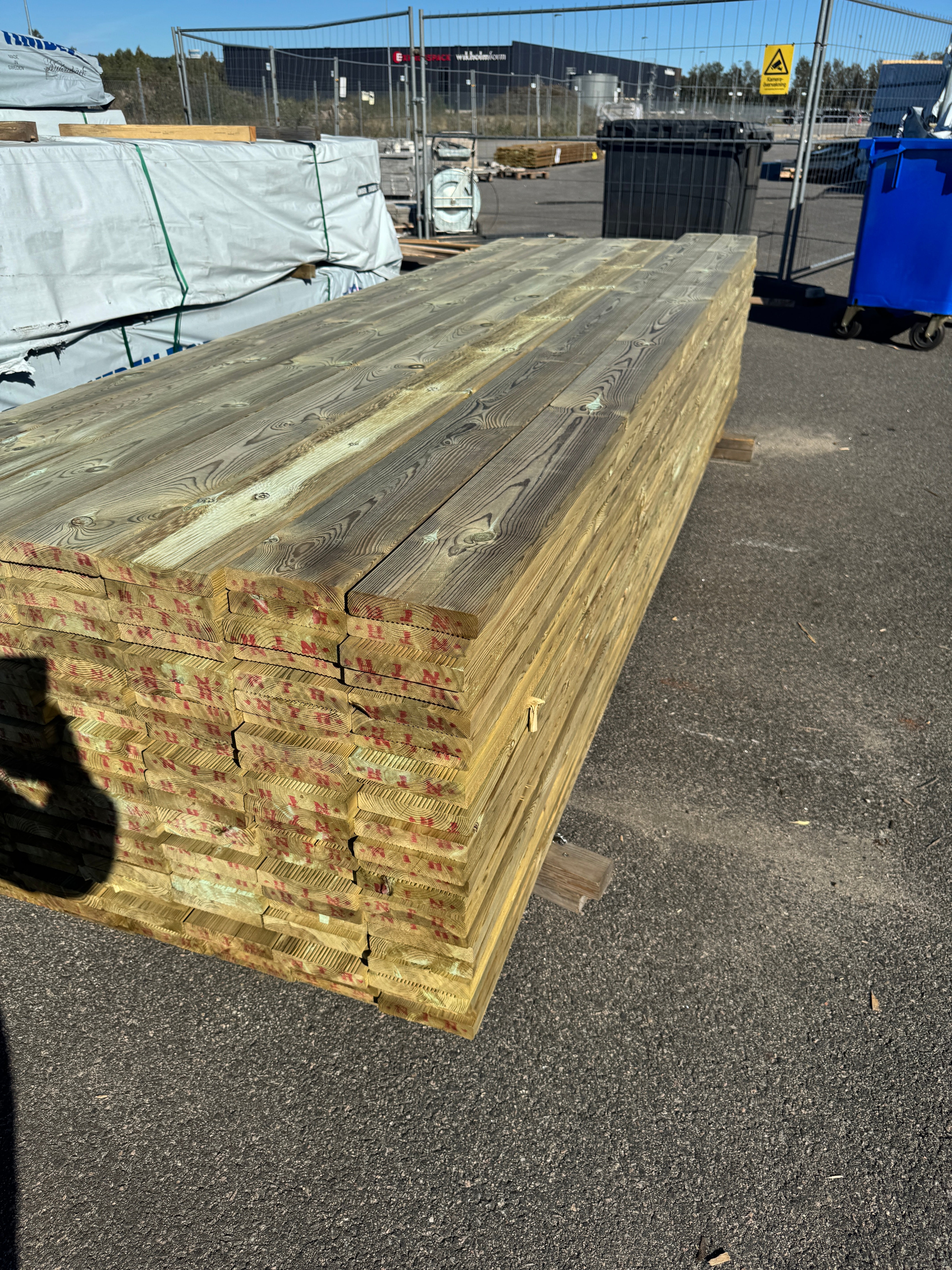 Paket Rillad Trall 28x145mm – 168 st (3,30–3,60 m, furu, NTR AB, B-sort)