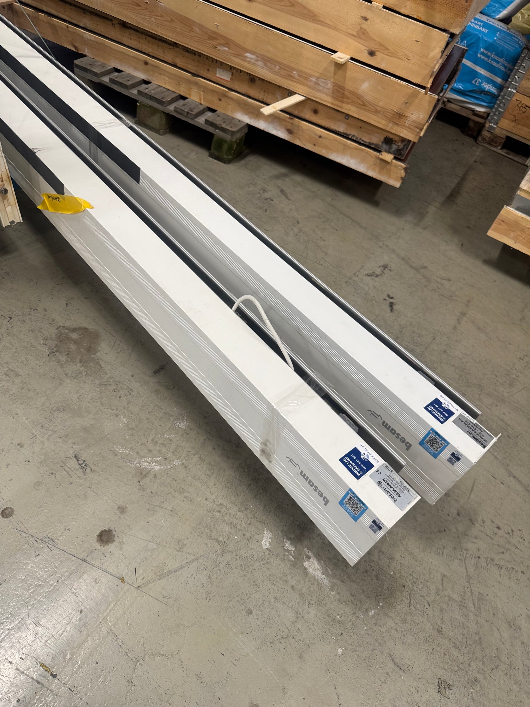 2 st Entréskjutparti – Besam (ASSA Abloy) - Spirec
