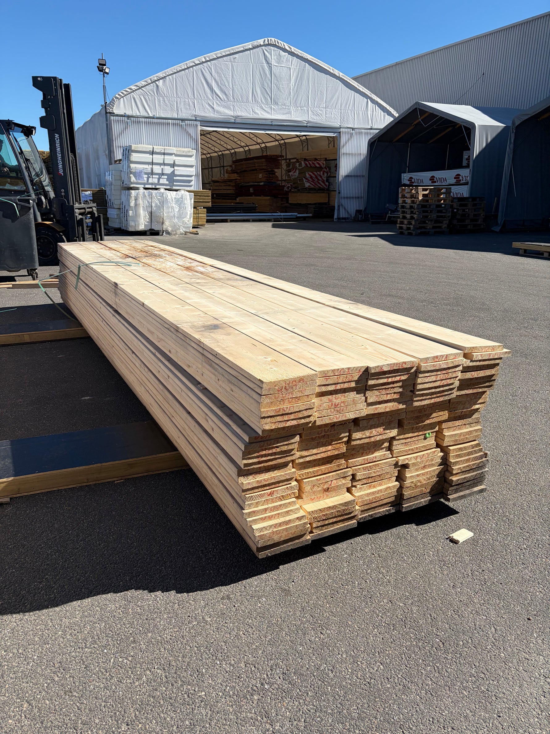 Paket Finsågade Brädor 22x195mm, 130st 5.10m (Fuktskadad)