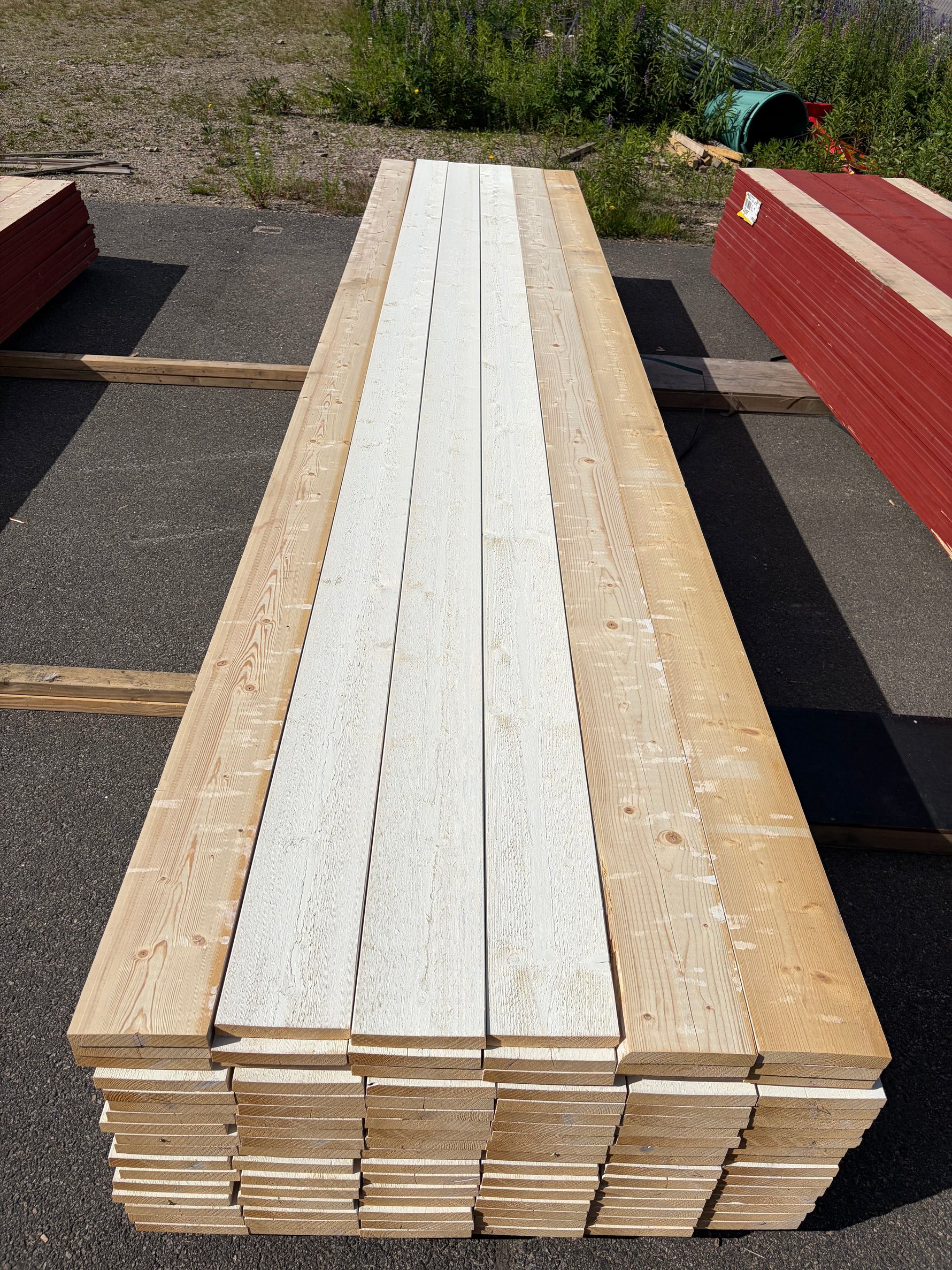 Paket Finsågade Brädor 28x170mm, 102st 5.10m Grundmålade