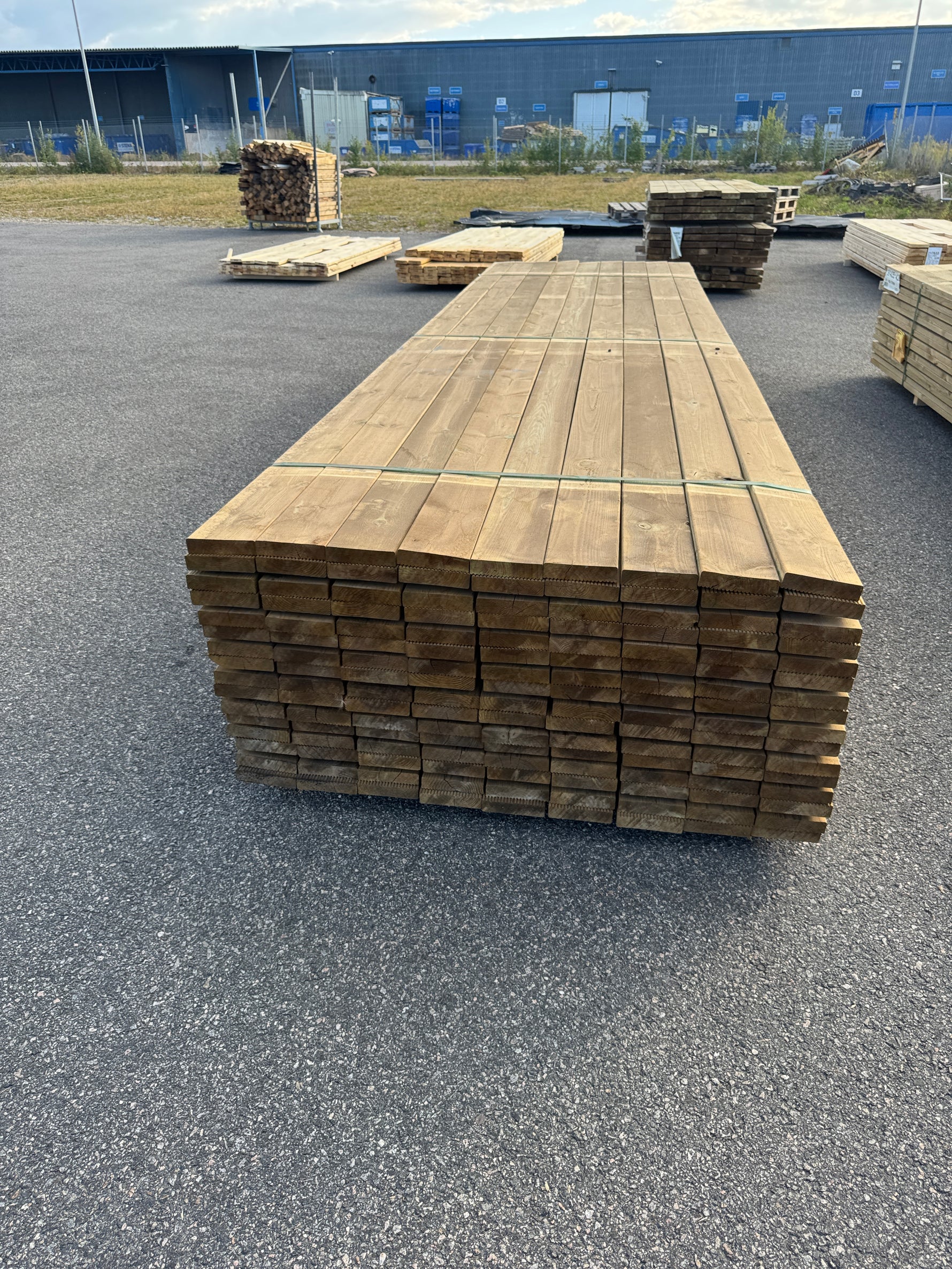 Paket Rillad Trall 28x120 – 144st – 4.20 m – NTR AB A-sortering