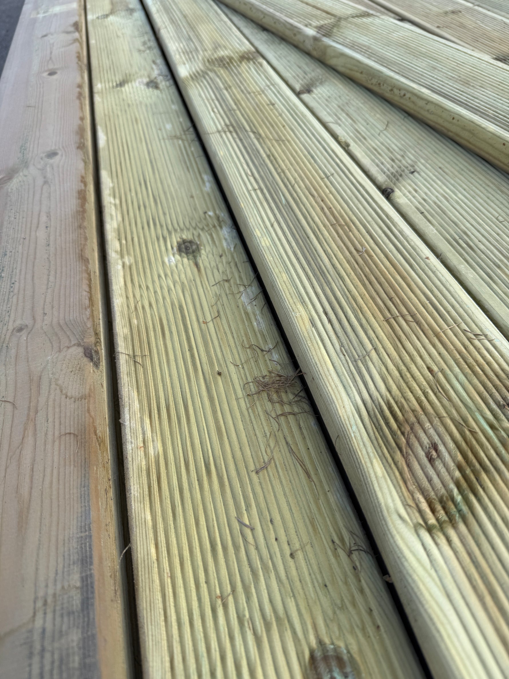 Paket Tryckimpregnerad Rillad Trall 28x120mm, 144st 5.10m- Väderbitet