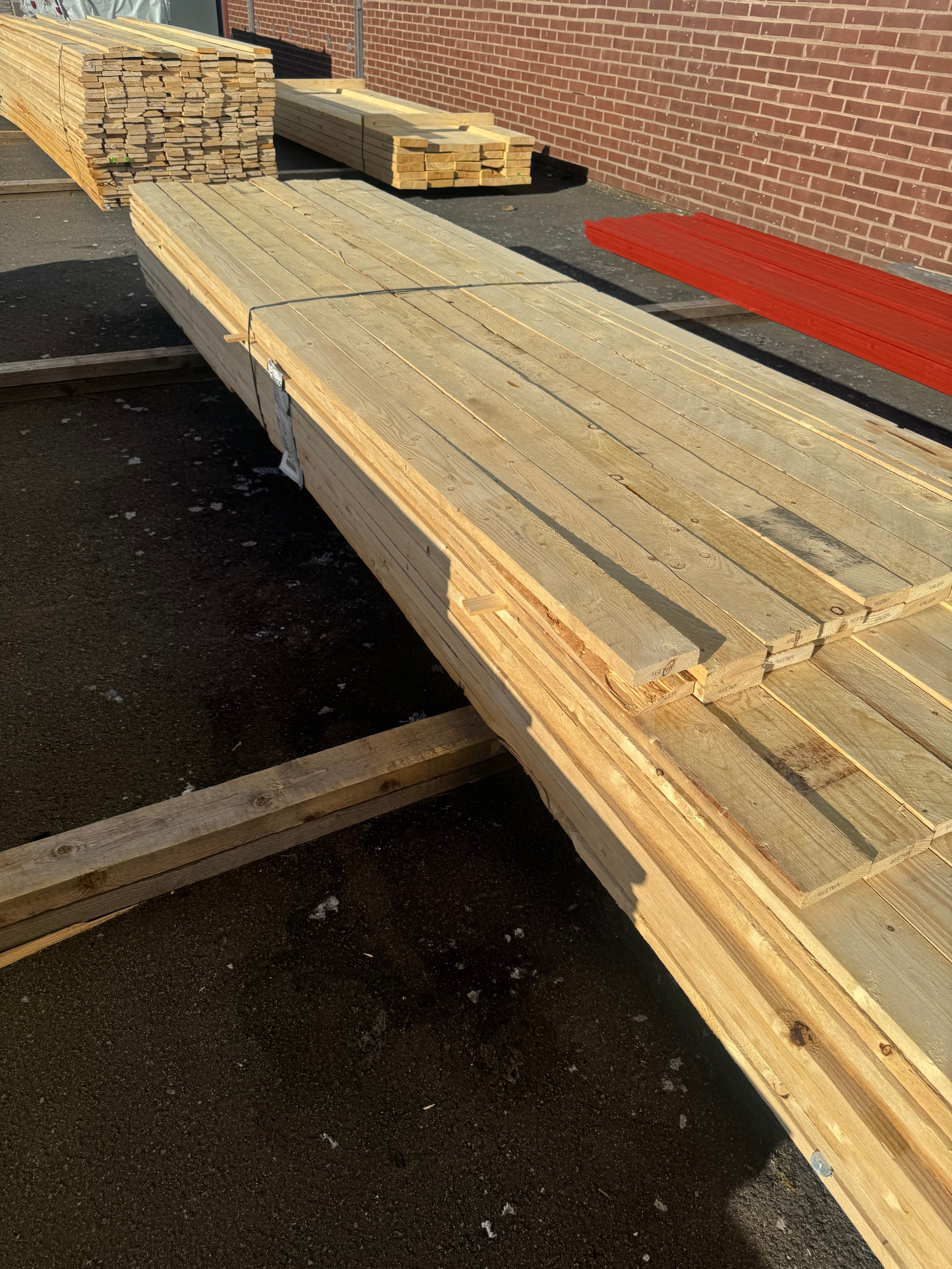 Paket Brädor 25x100 – 130st – Ohyvlat
