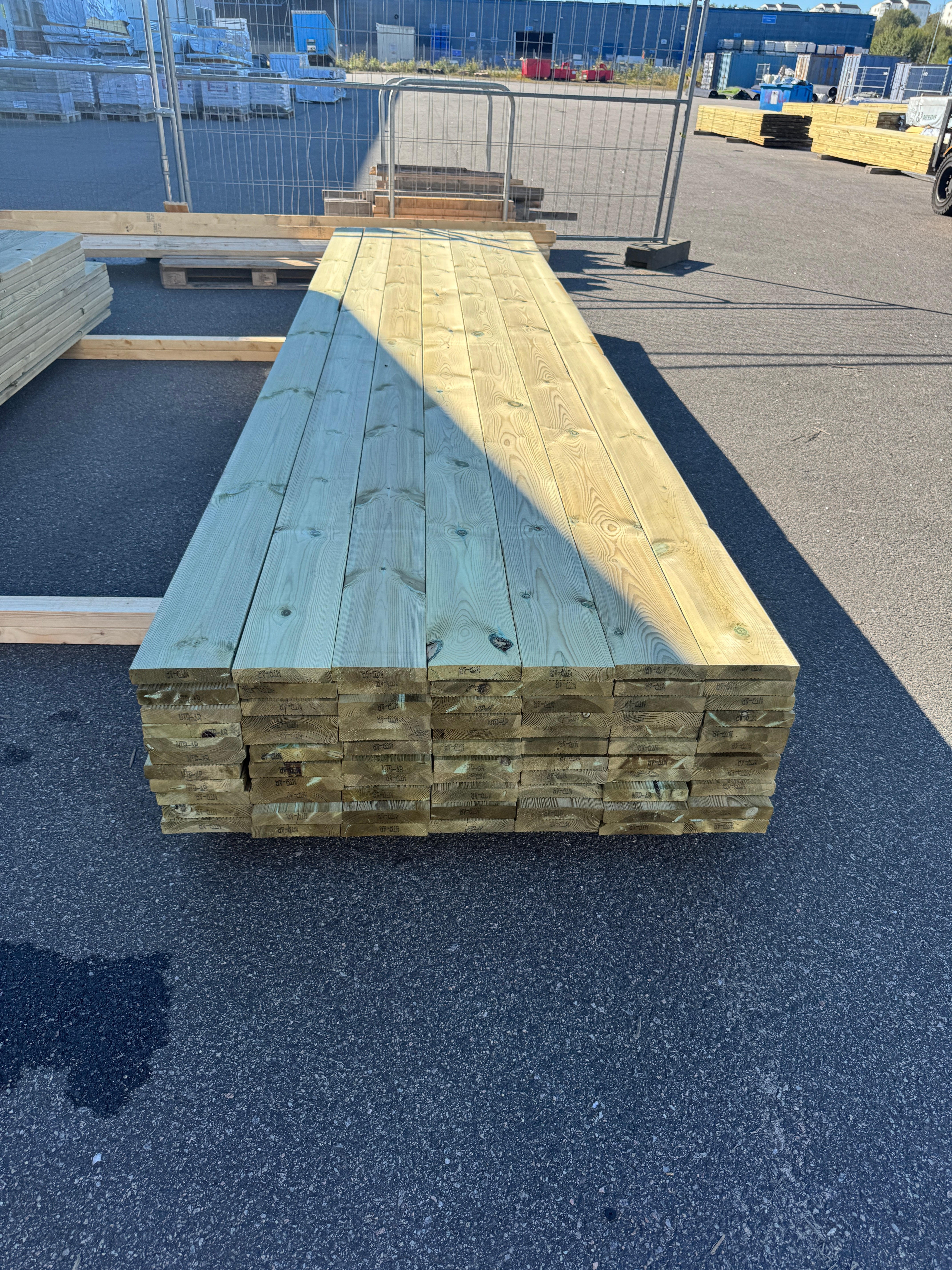 Paket Rillad Trall 28x145mm – 77 st (4,20 m, furu, NTR AB, B-sort)