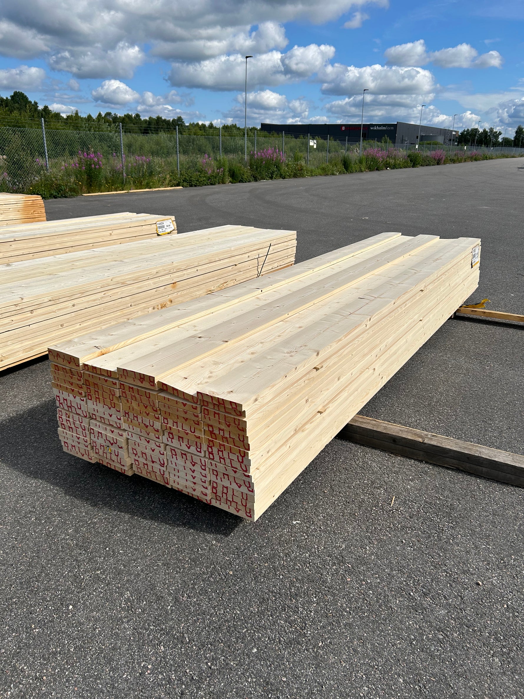 Paket finsågade Brädor 28x195mm 78st 4.20m Obehandlade