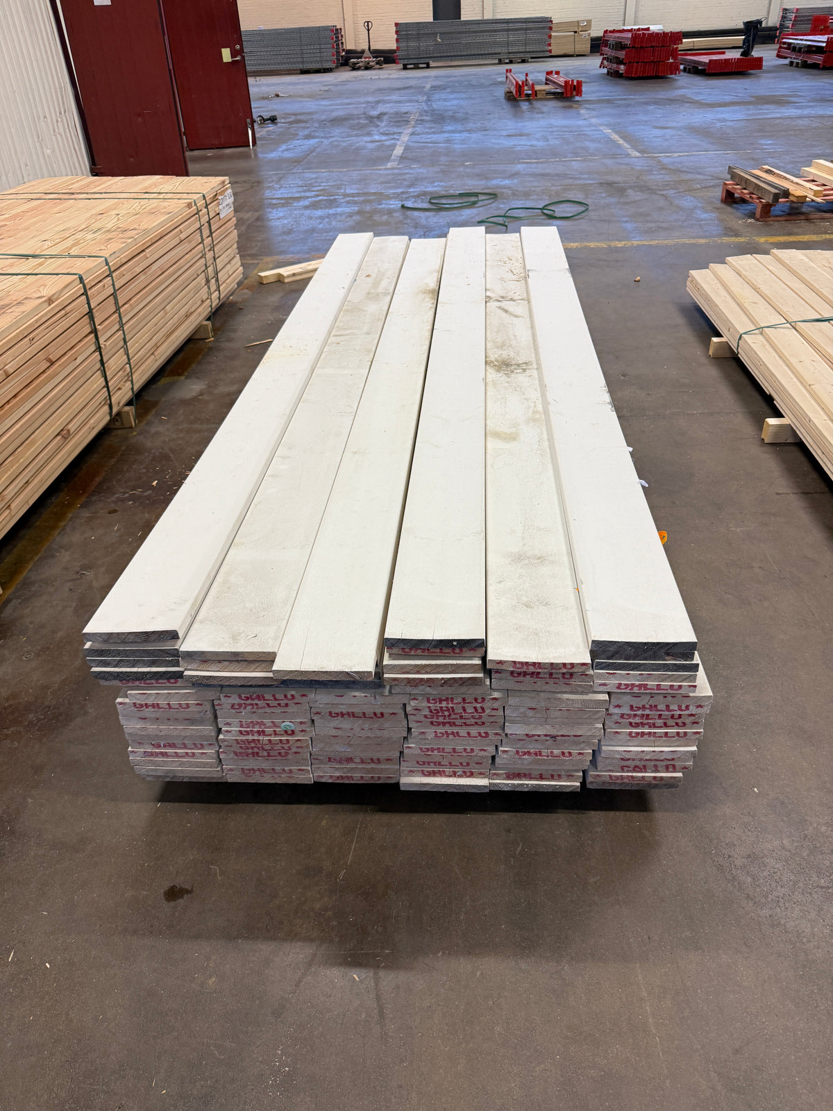 Paket Finsågade Brädor Grundmålade 22×170 mm – 3,00 m – 93 st