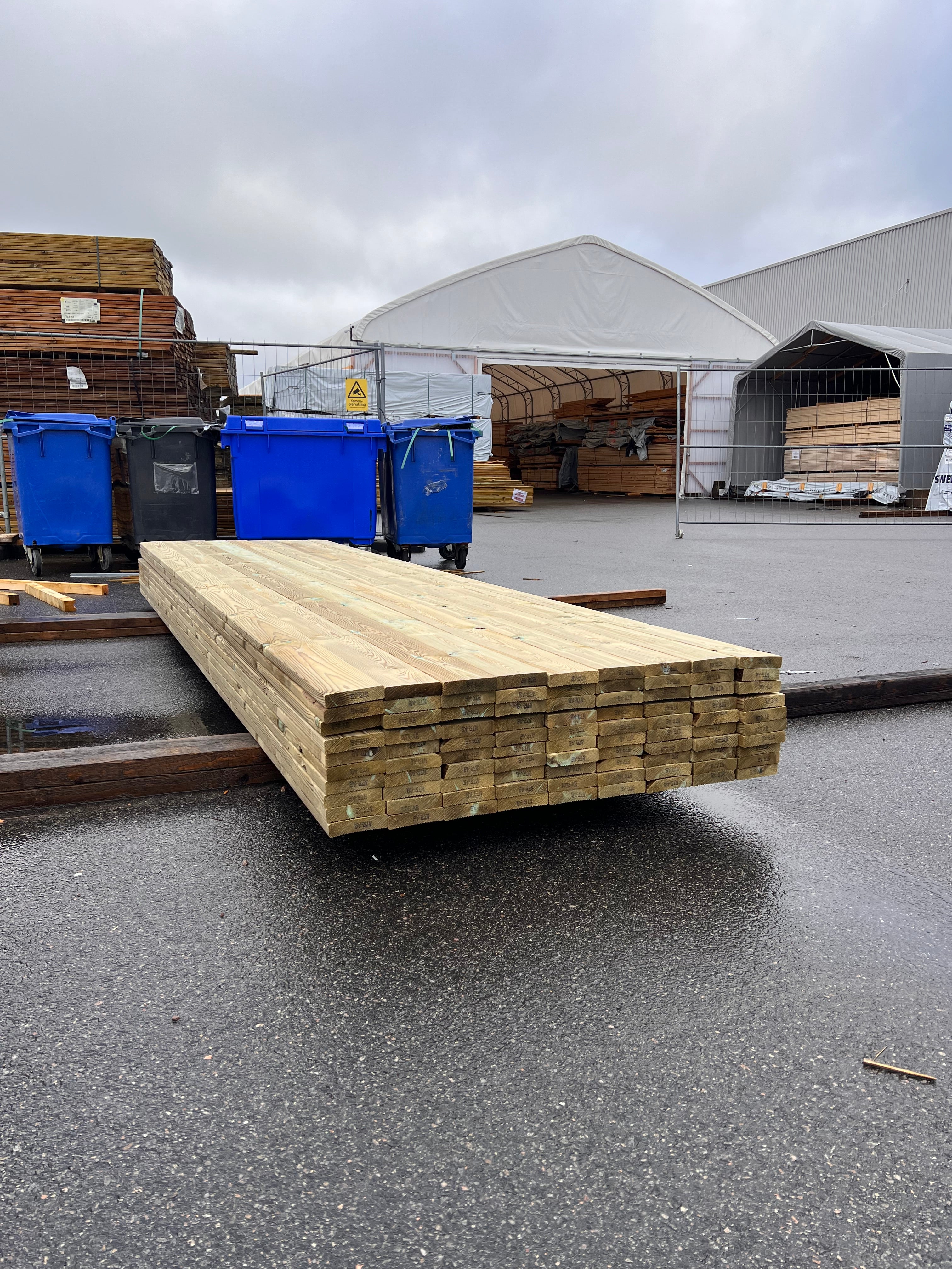 Rillad Trall Tryckimpregnerad 28x120mm – (4,20 m, Furu, B-sortering)