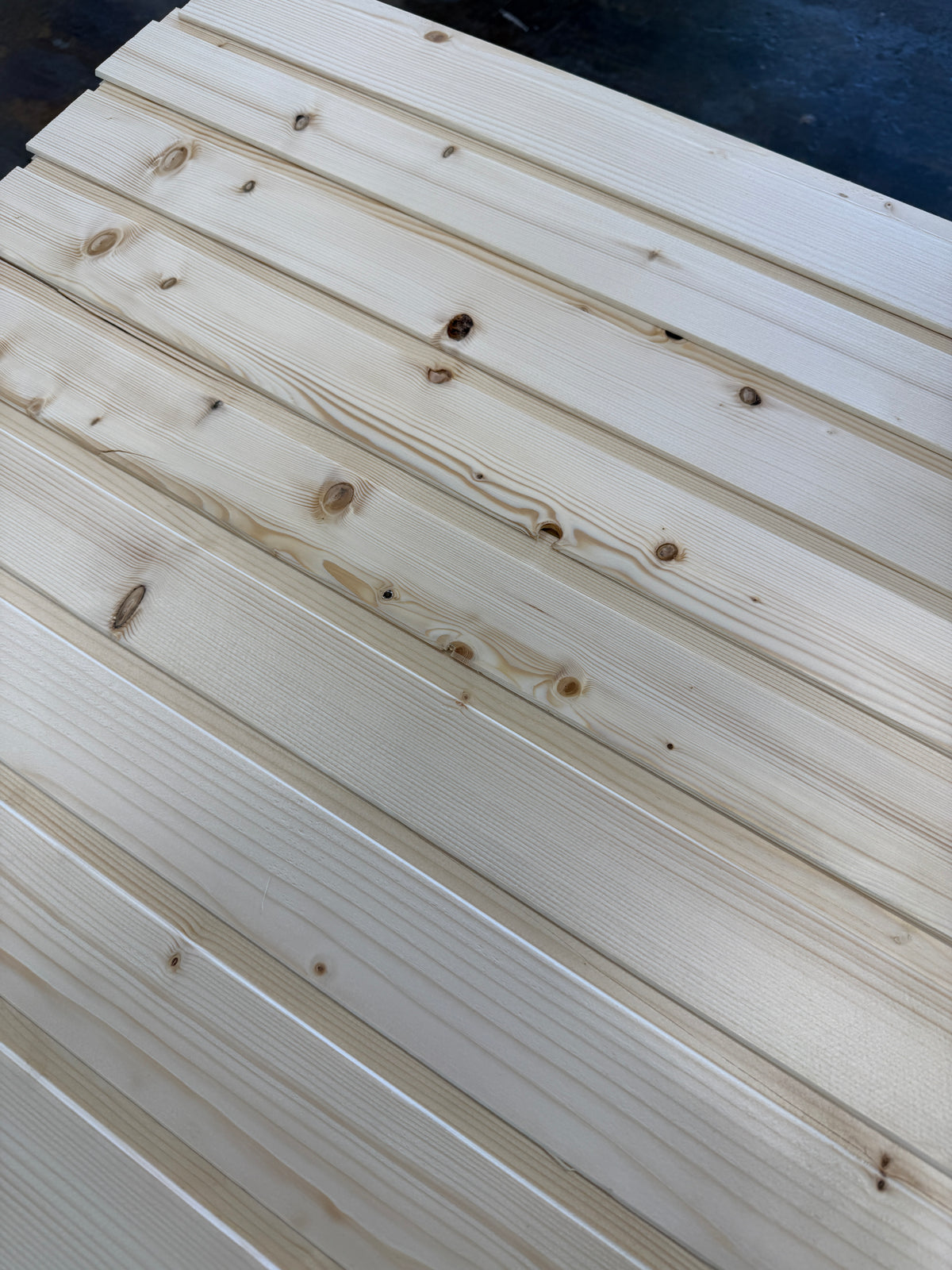 Bastupanel 12x70mm- 2,40m (Säljs per bunt) 1,2kvm- Andra Sortering
