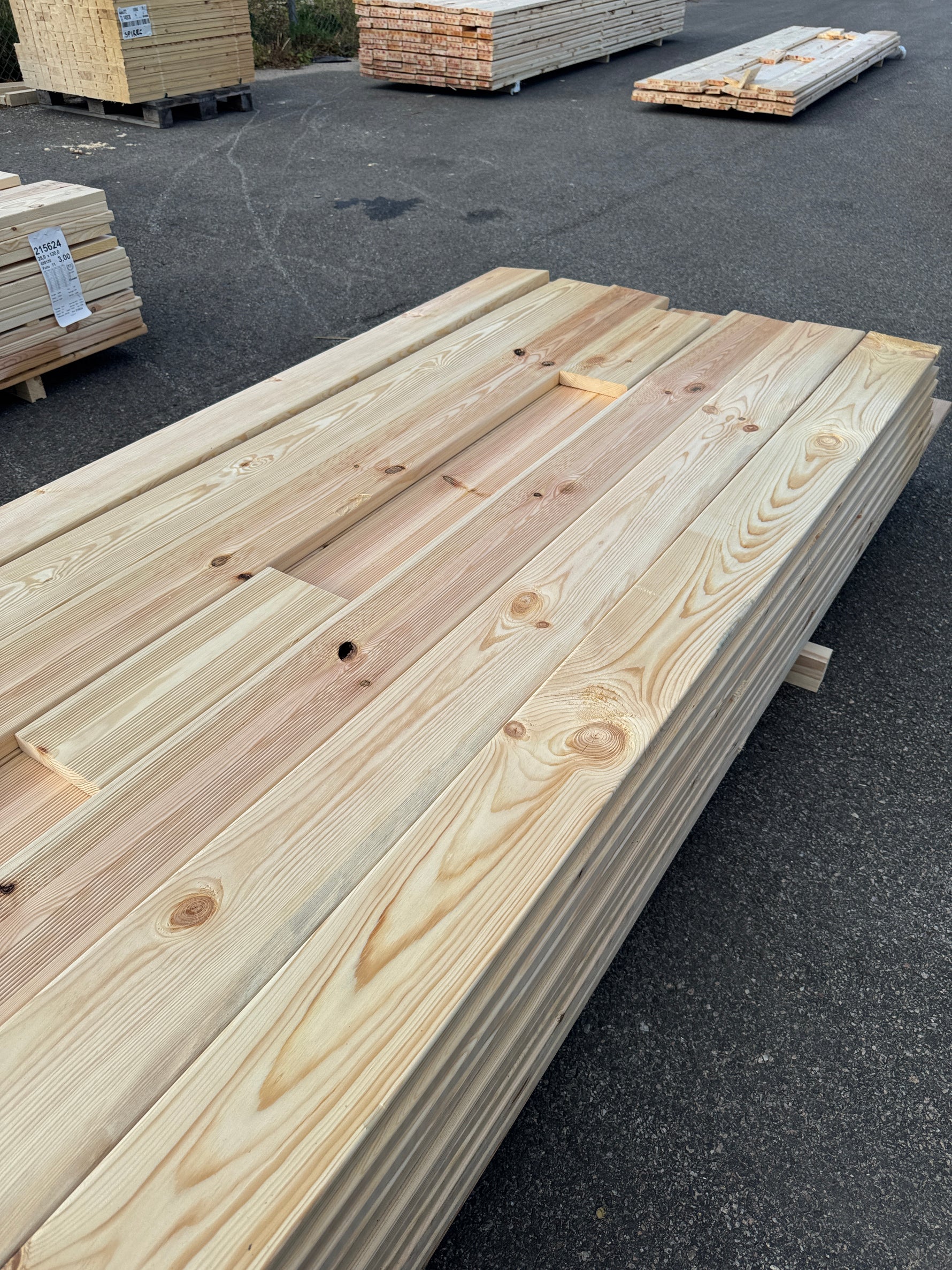 Paket Hyvlad 28x145 – 84st – 3.00–3.30 m – ANDRASORTERING