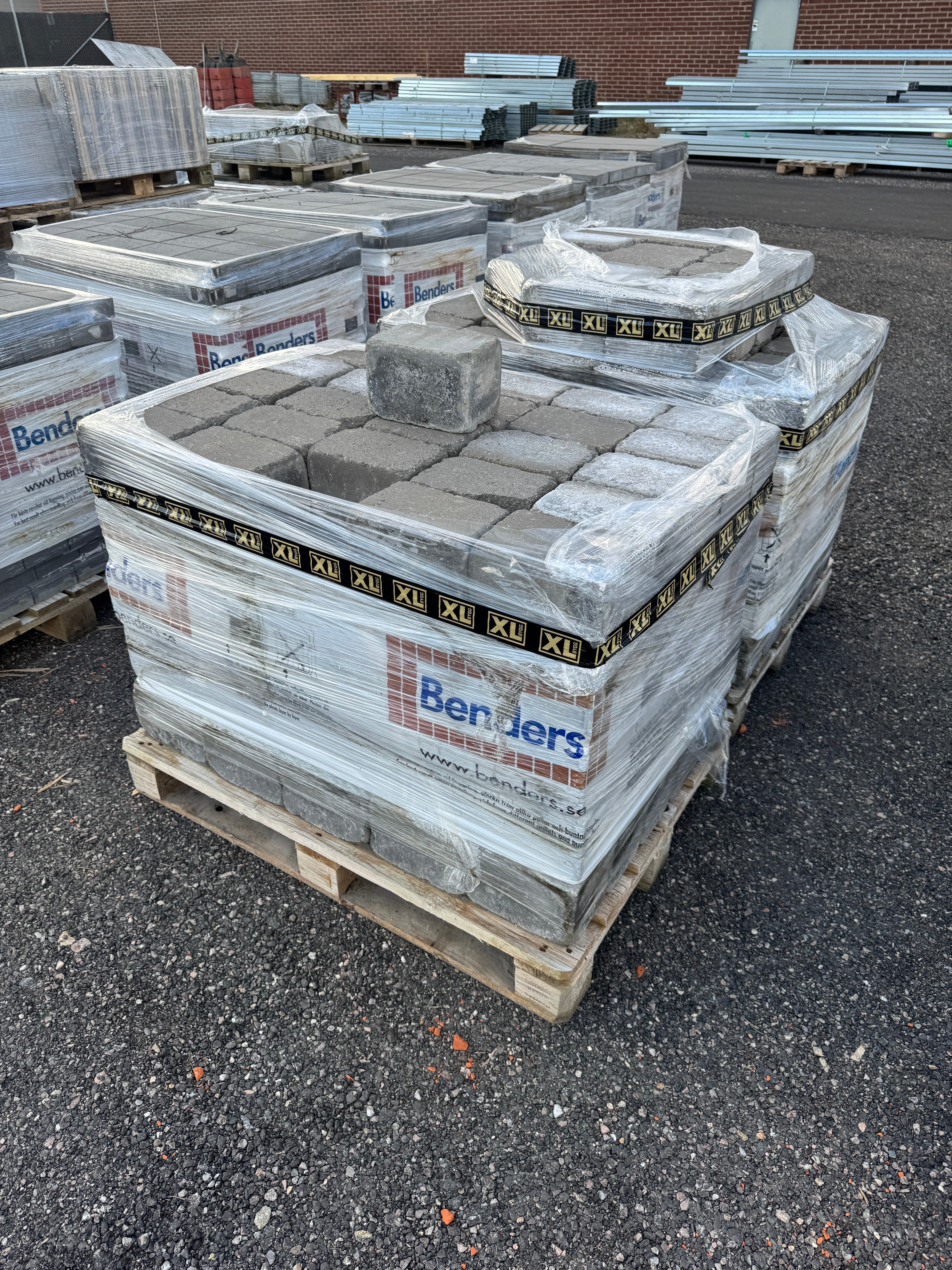 Mursten 210x140x140mm – 2 pall  (totalt 264 st) (20kr/st)