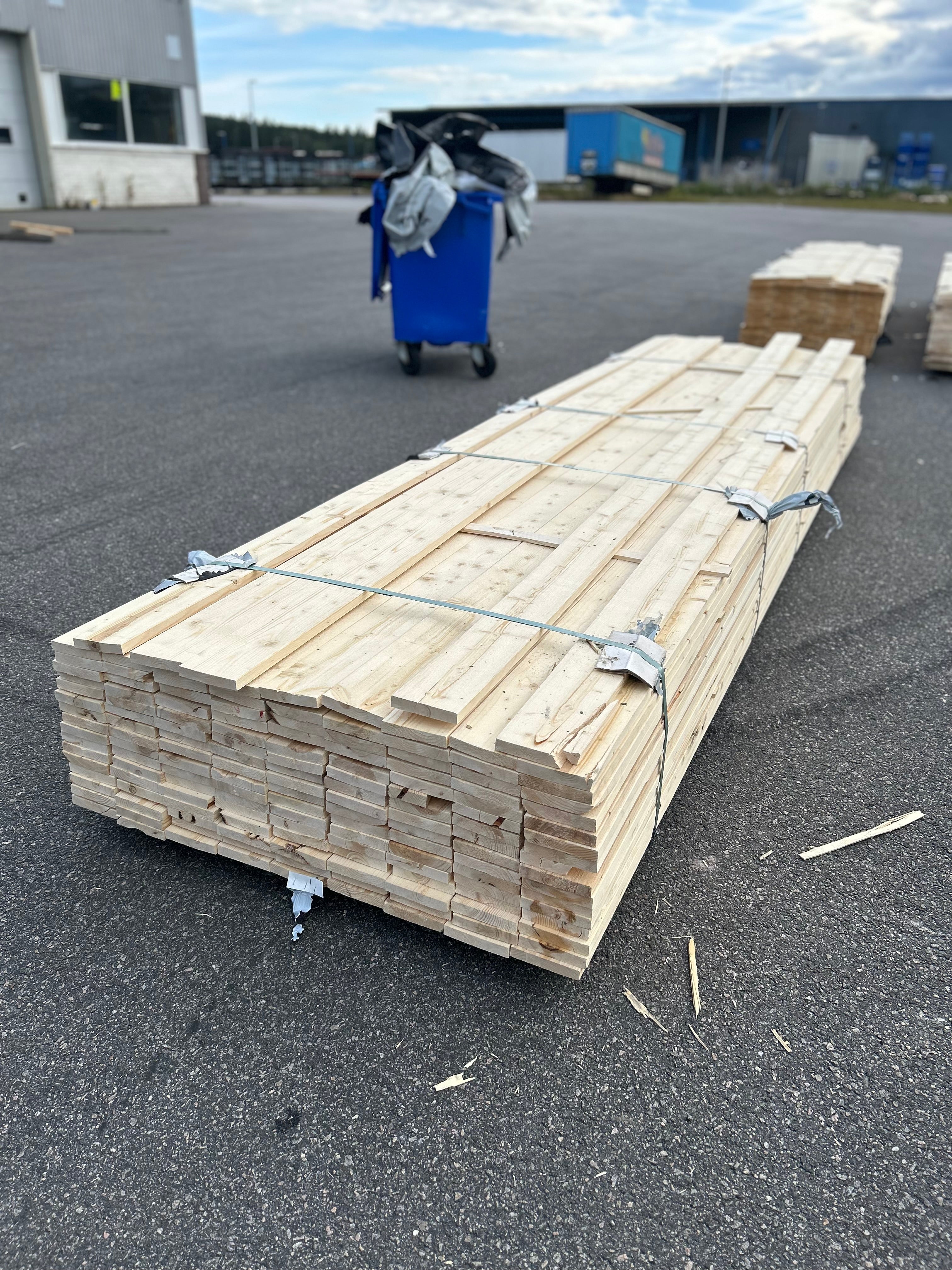 Paket Finsågad Panel 22x120mm 149st 4.20m – Andra sortering