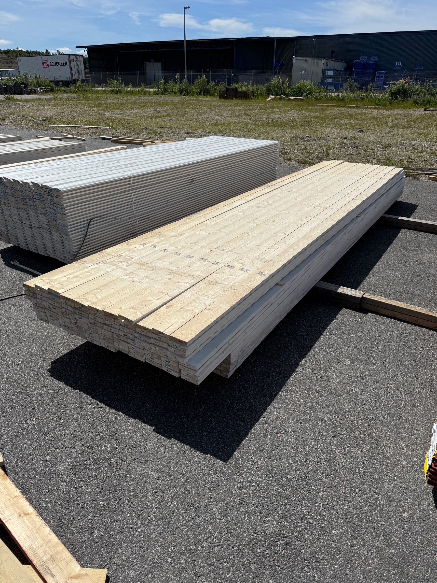 Paket Finsågade Brädor 22x95mm, 160st 4.50-4.80m Grundmålad